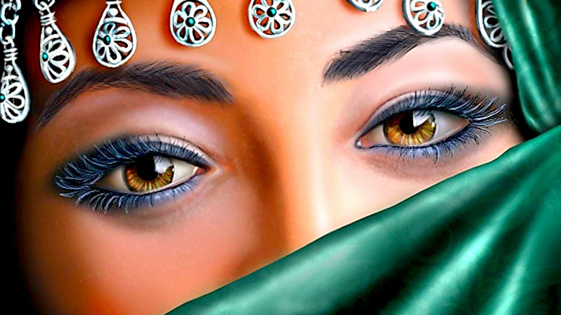  Amber Eyes
