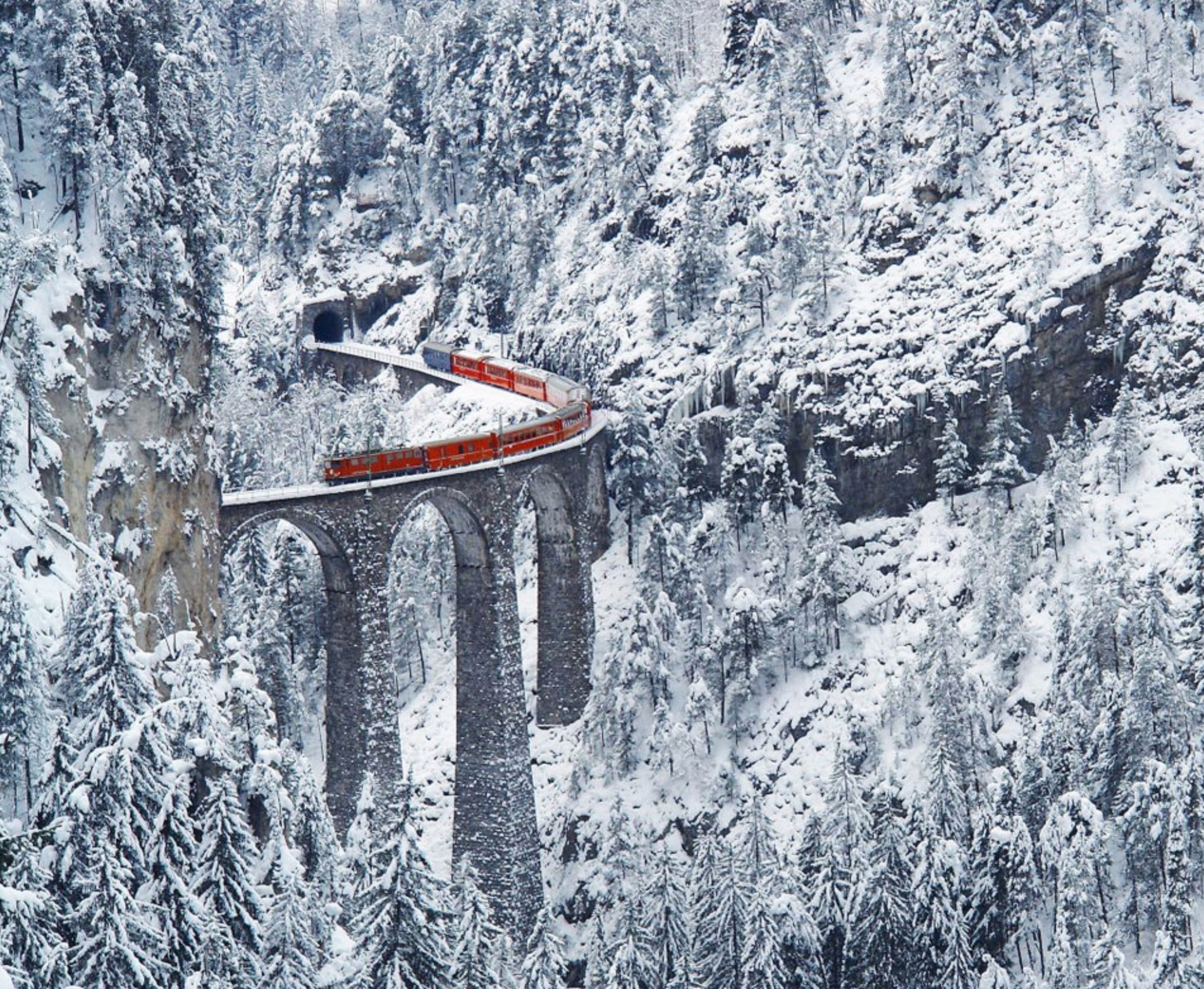 swiss-best-train-through-the-alps-image-id-10539-image-abyss