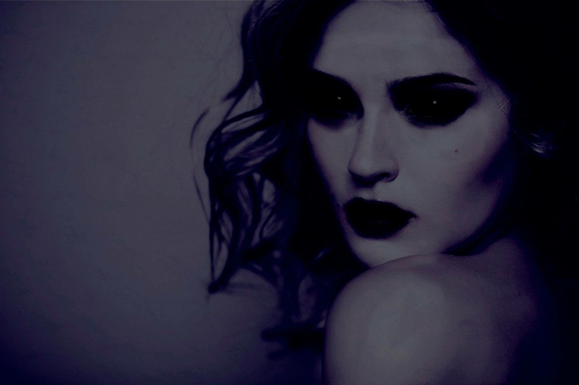  Demon Woman