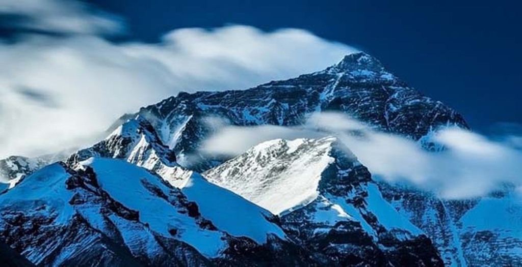 highest-point-in-the-world-mount-everest-image-abyss