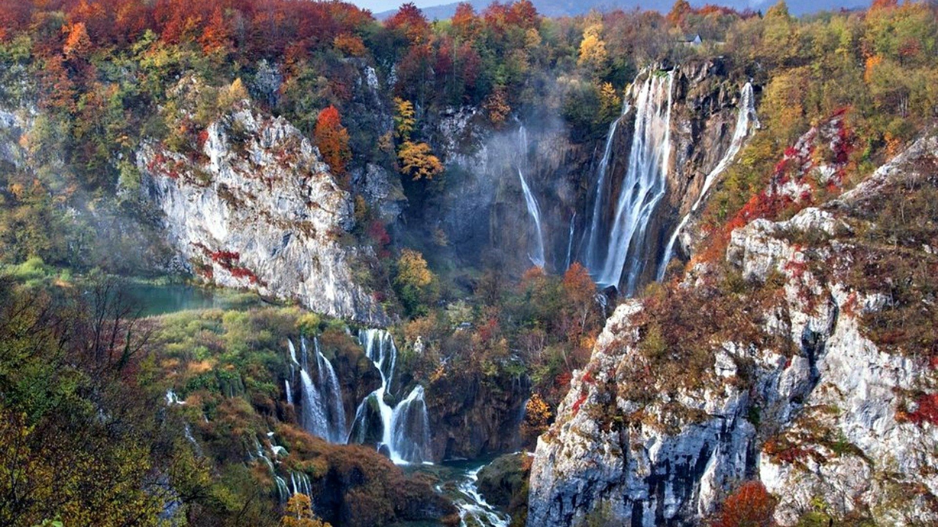  Plitvice Lakes National Park in Autumn
