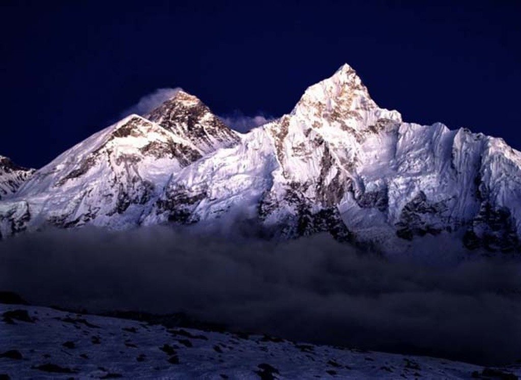 highest-point-in-the-world-mount-everest-image-id-11372-image-abyss