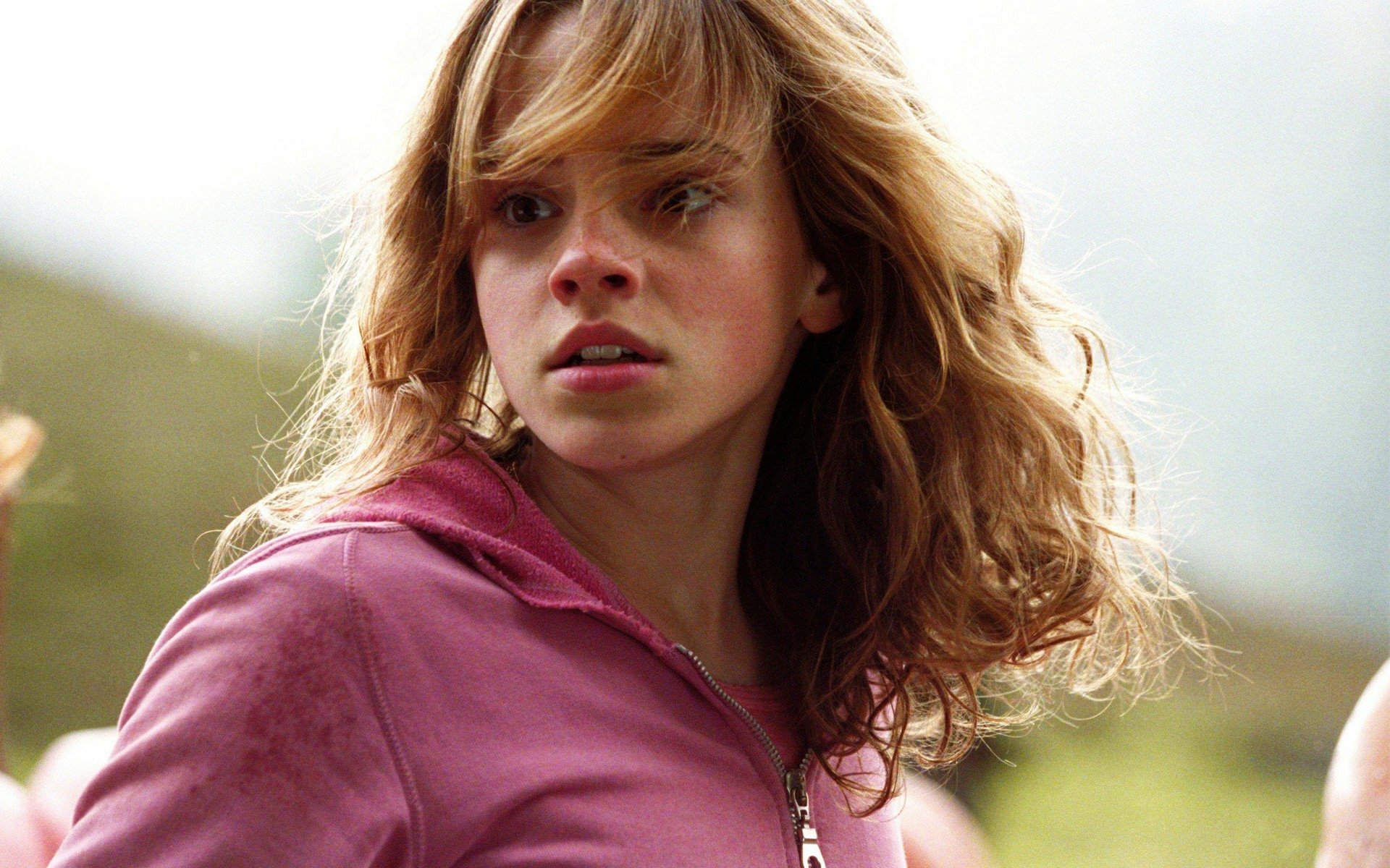 Download Celebrity Emma Watson Image