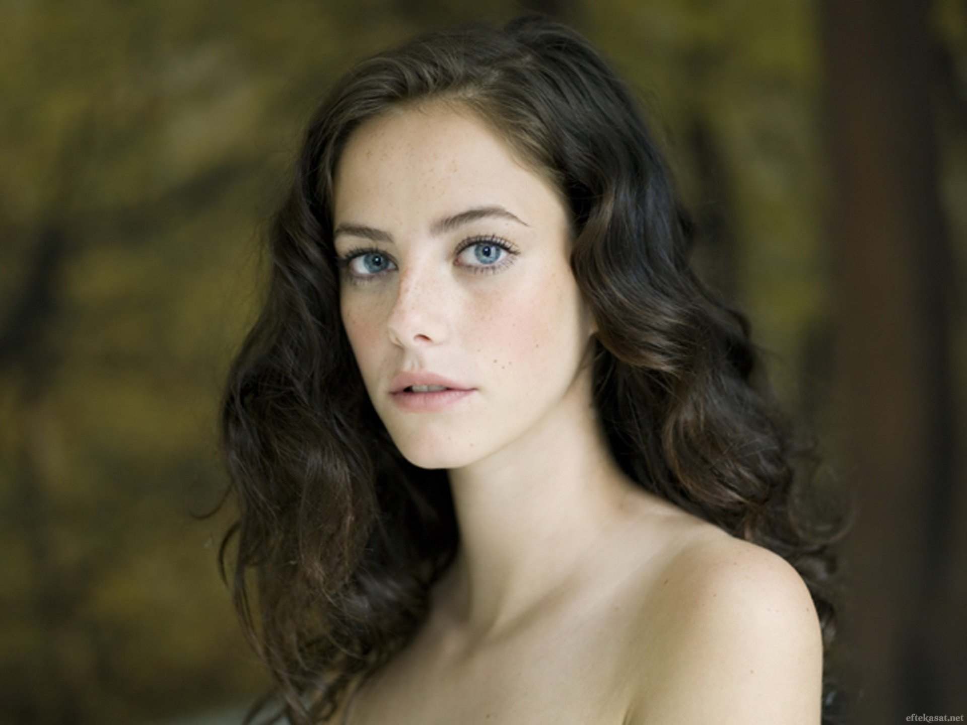 Short-haired brunette model with blue eyes - wide 7