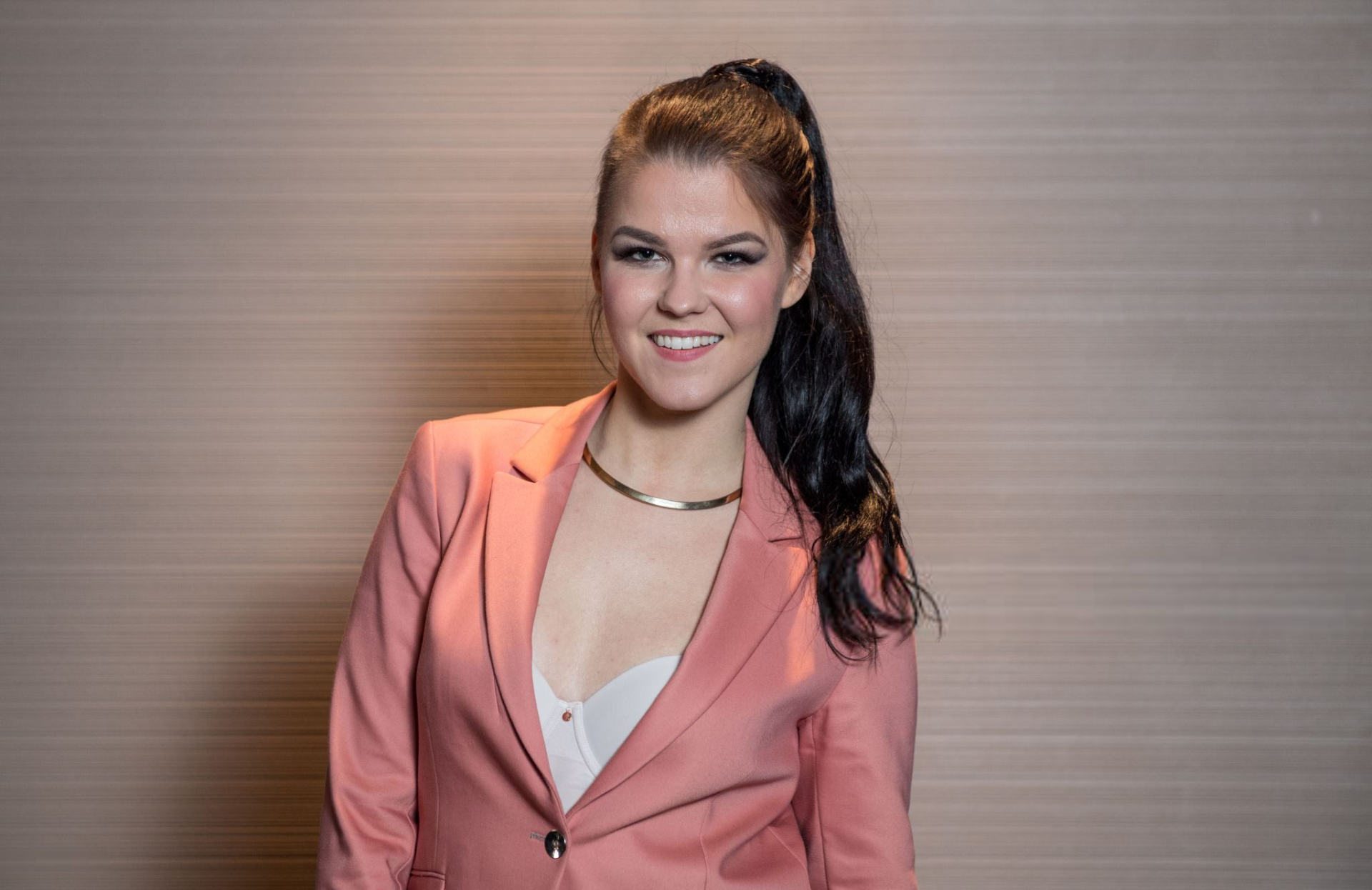 Saara Aalto - Desktop Wallpapers, Phone Wallpaper, PFP, Gifs, and More!