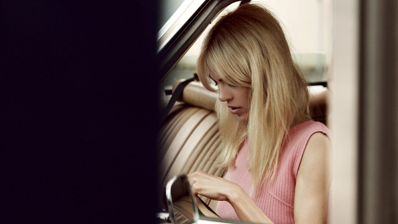 woman Aymeline Valade Image