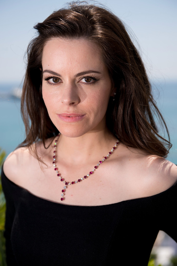 Emily Hampshire Image - ID: 220884 - Image Abyss.