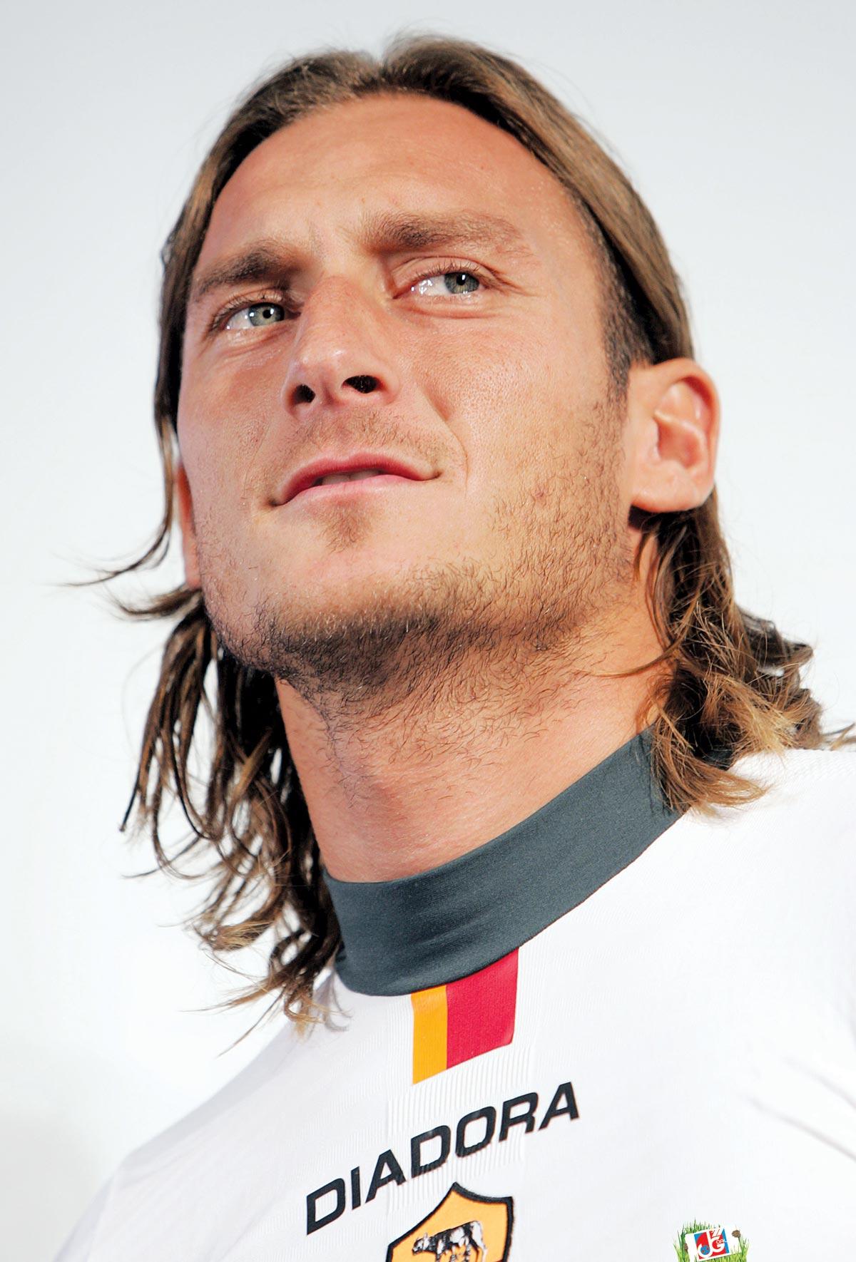 totti wallpaper,forehead,player,football player,soccer player,ear (#125240)  - WallpaperUse