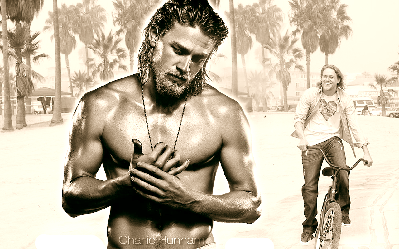 Charlie Hunnam Picture