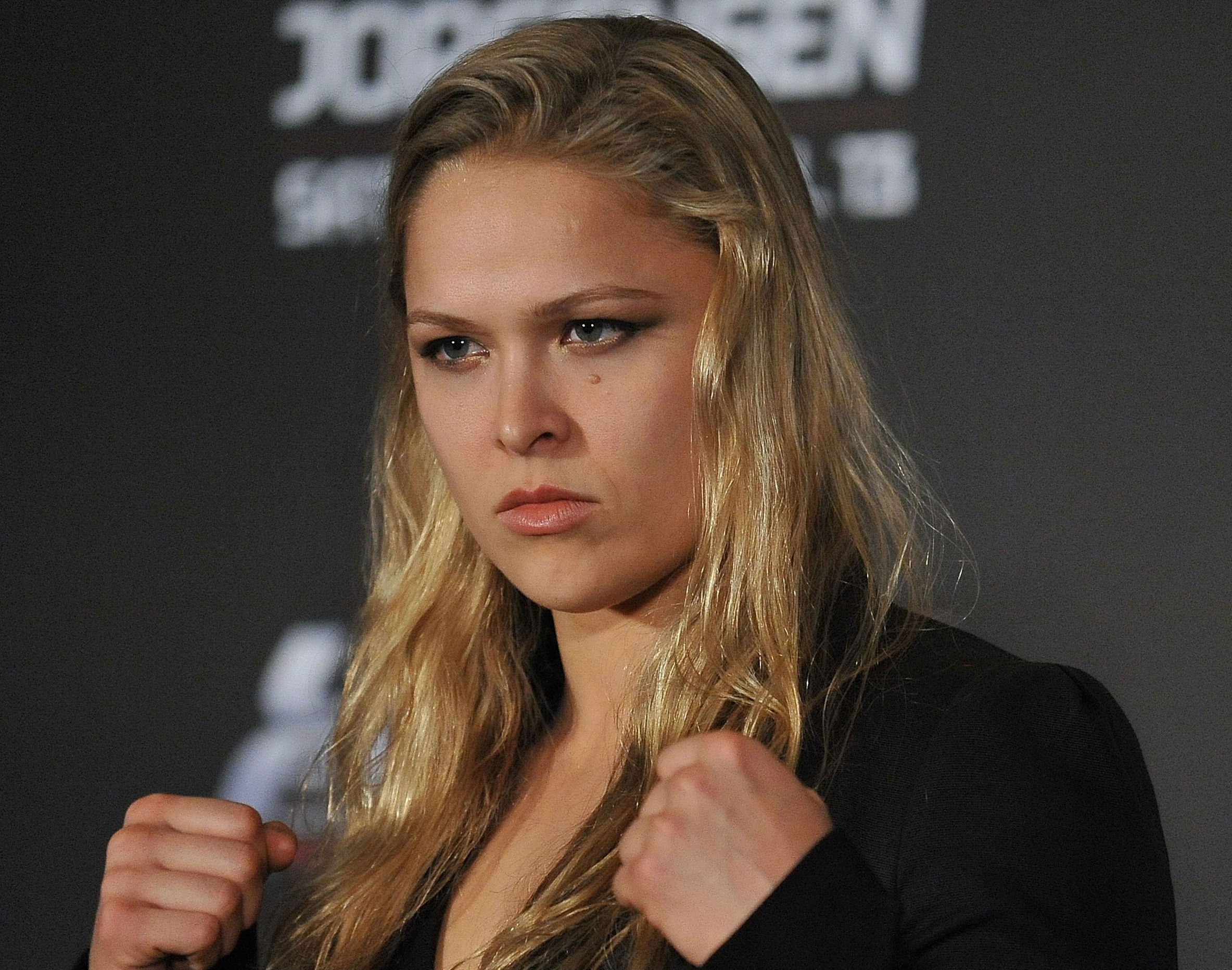 Ронда роузи фото. Ронда Роузи молодая. Ronda Rousey Pikachu. Ронда Роузи в форме. Ронда Роузи Форсаж 7 фото.