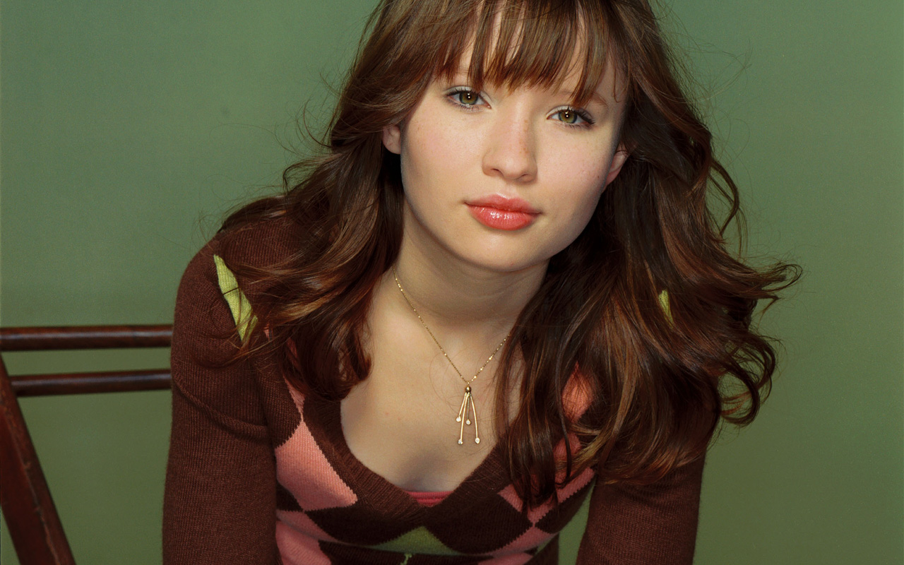 Emily Browning Picture.