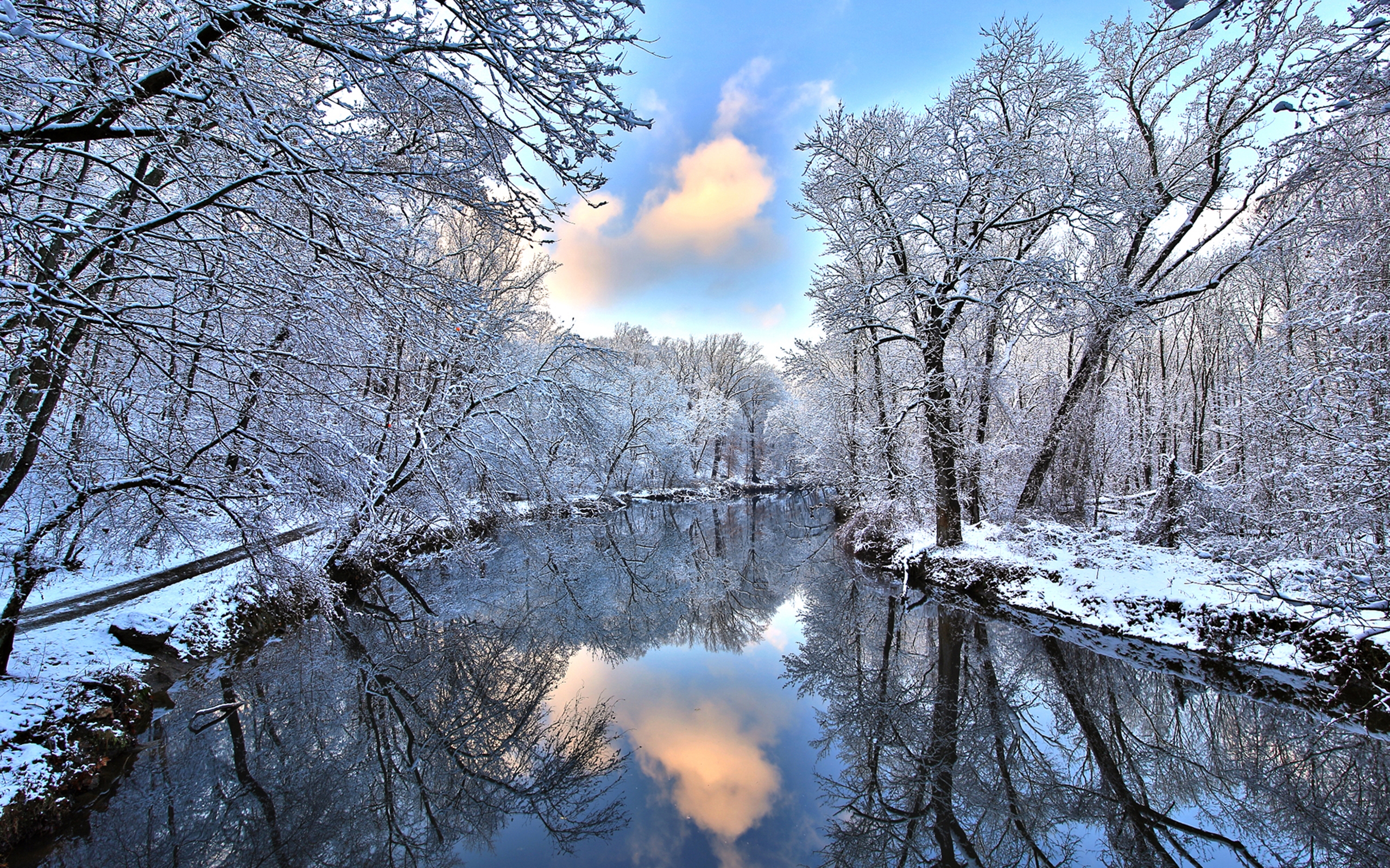 Картинка начало весны на телефон. Зимняя река. Ранняя зима. Природа зима.