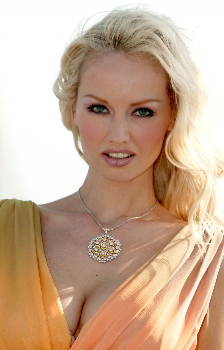 Adriana Karembeu Picture Image Abyss