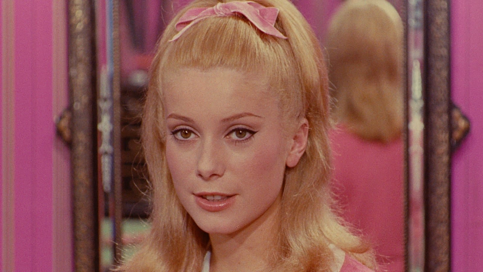 movie The Umbrellas of Cherbourg Image