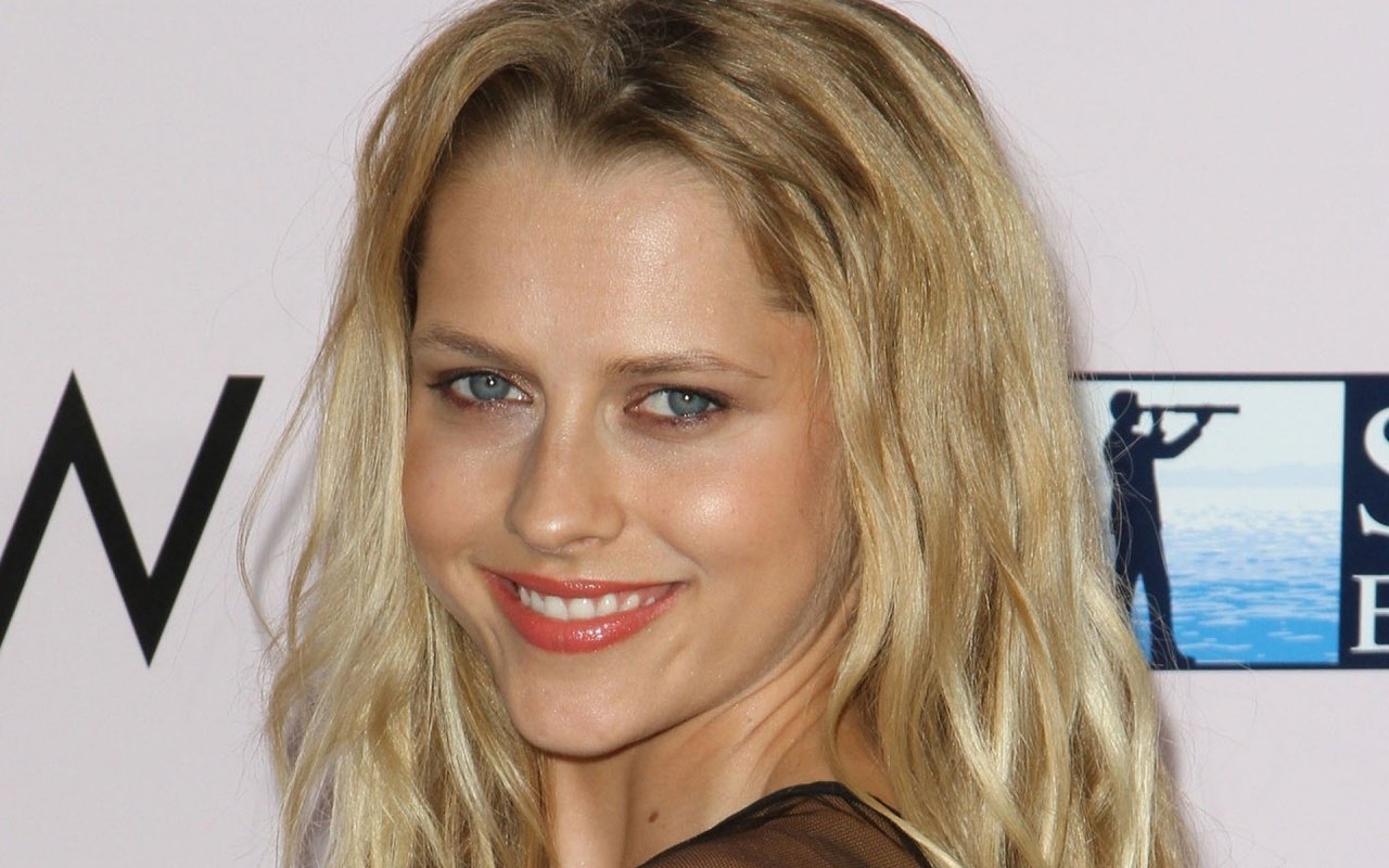 Celebrity Teresa Palmer Image