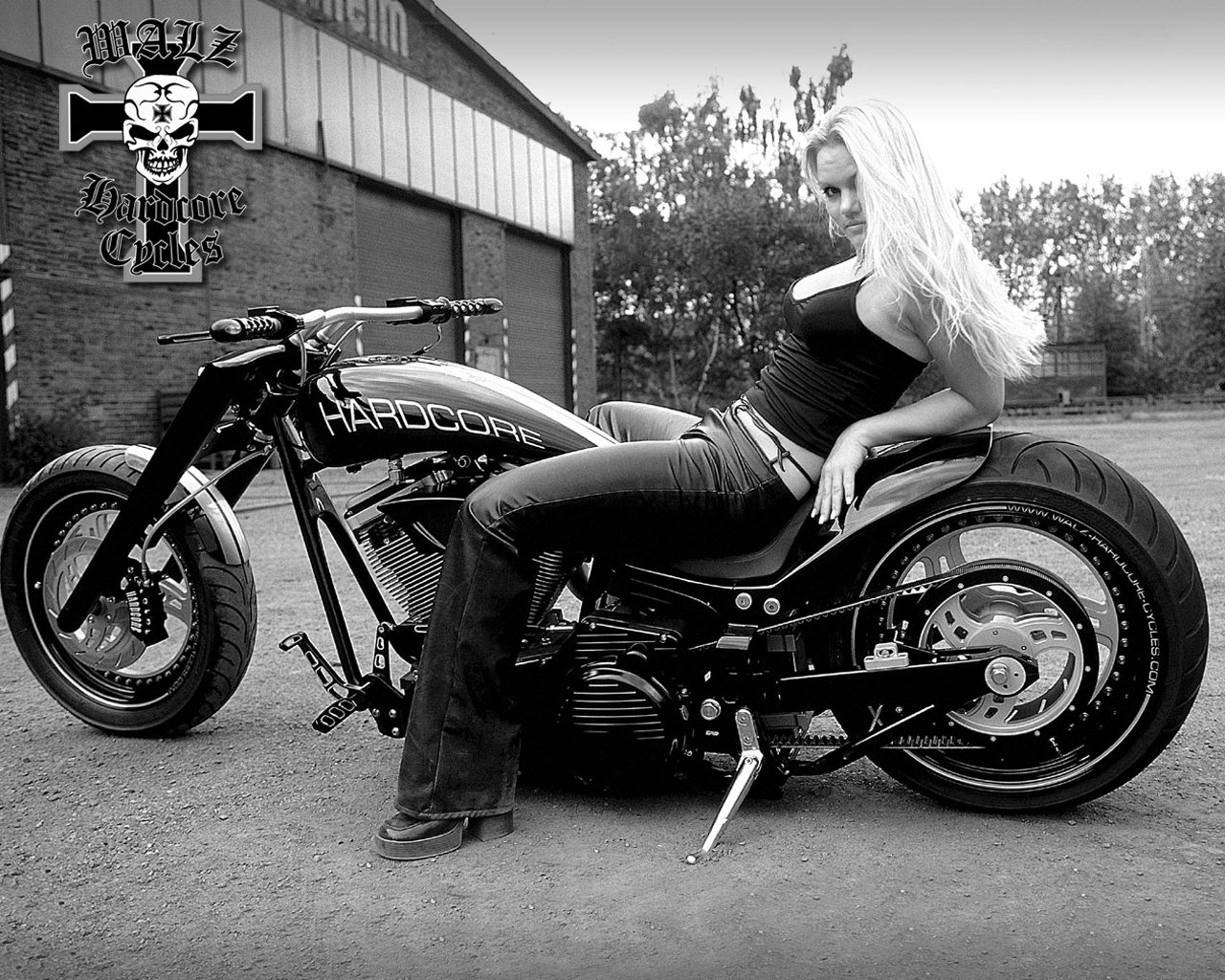 woman Girls & Motorcycles Image