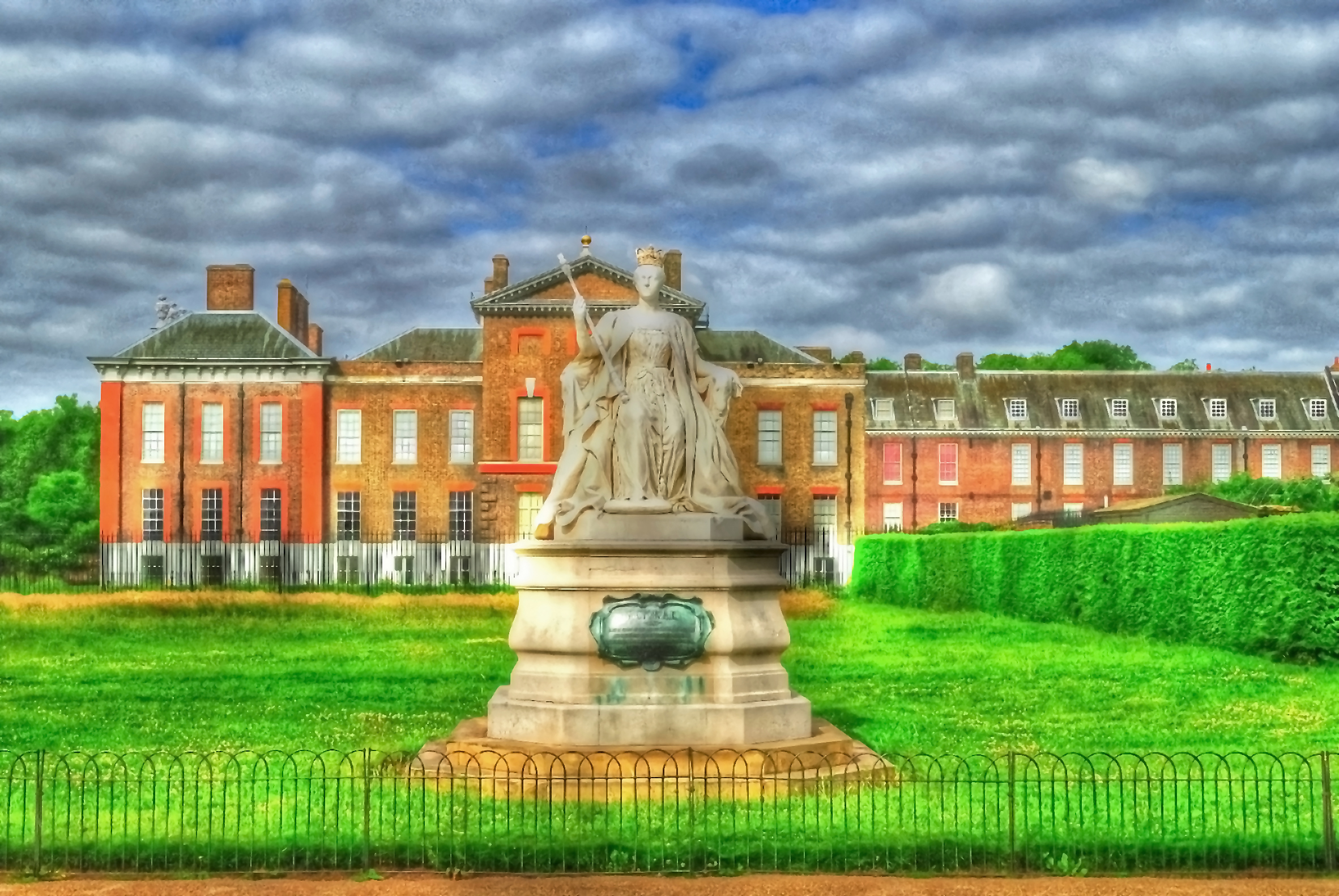 Queen Victoria Statue by philb2012