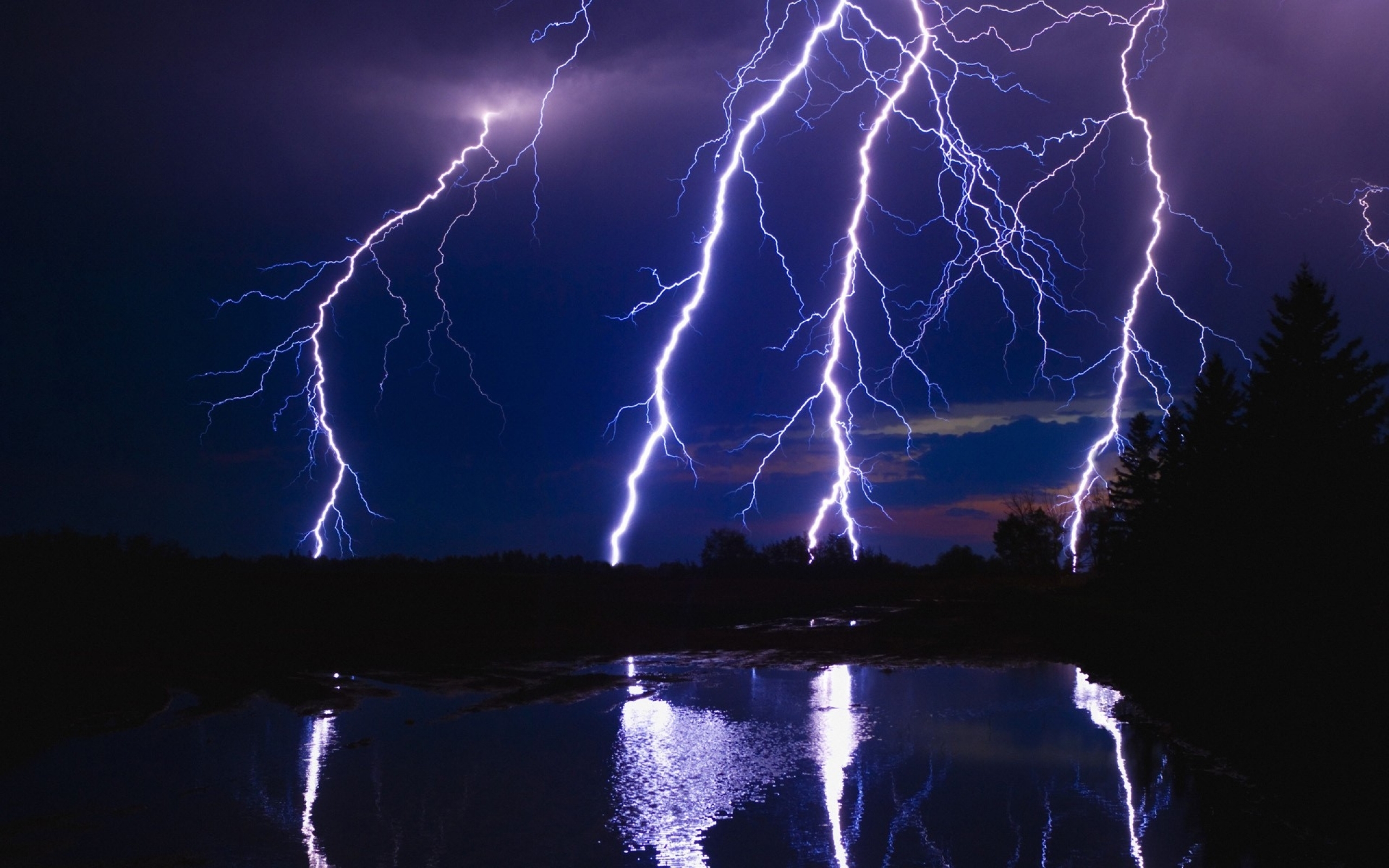 Во время сильной грозы