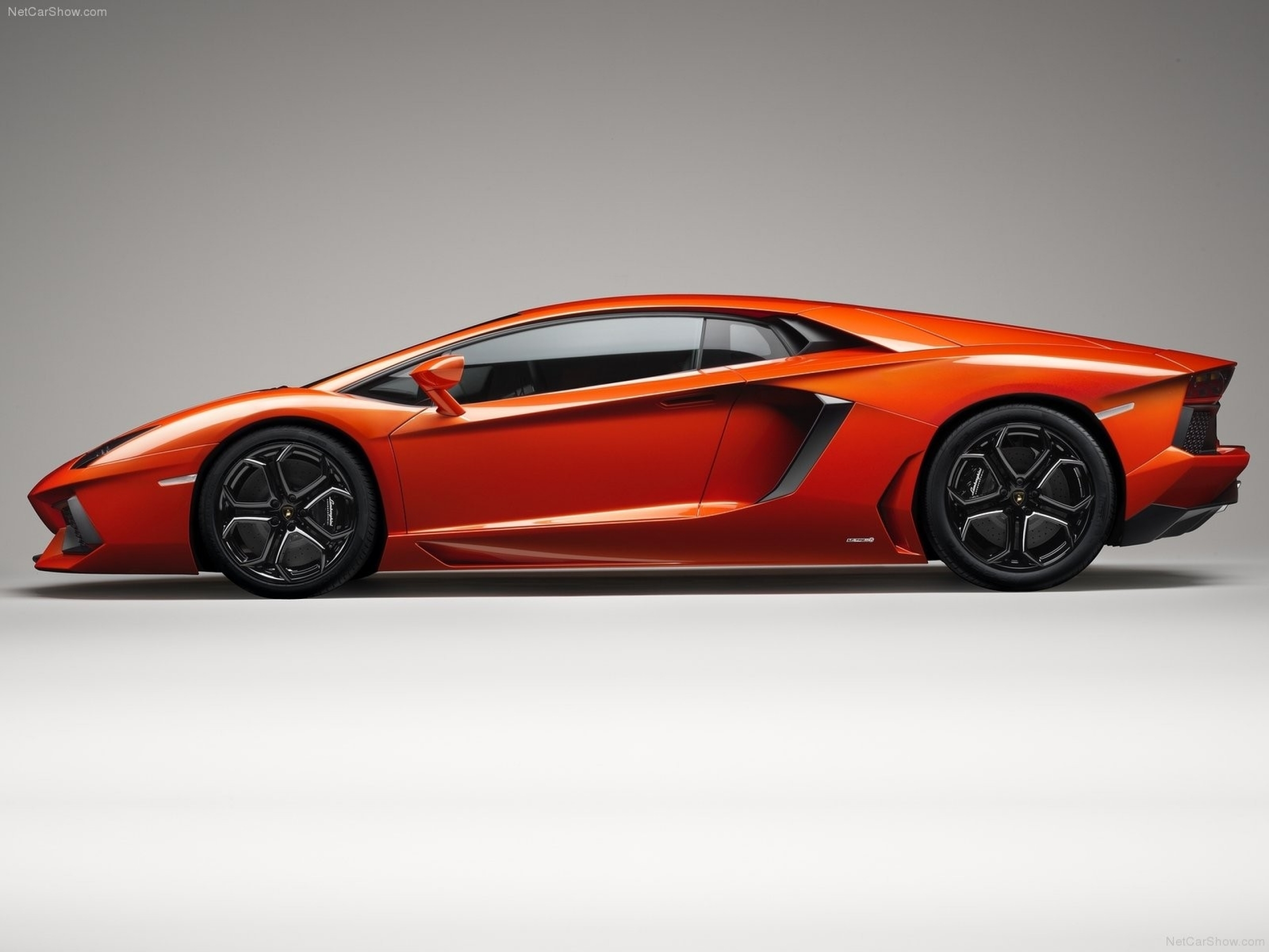 Lamborghini Aventador LP 700-4 Picture