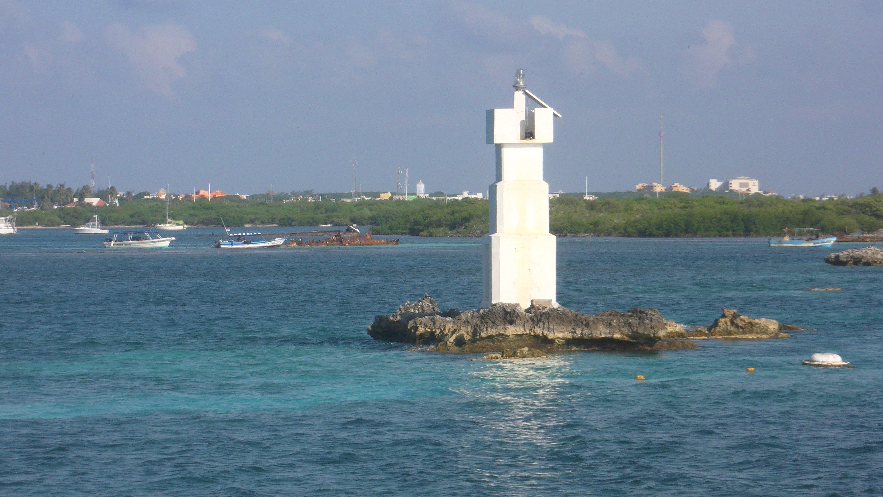 Isla Mujeres Lighthouse by swiggz