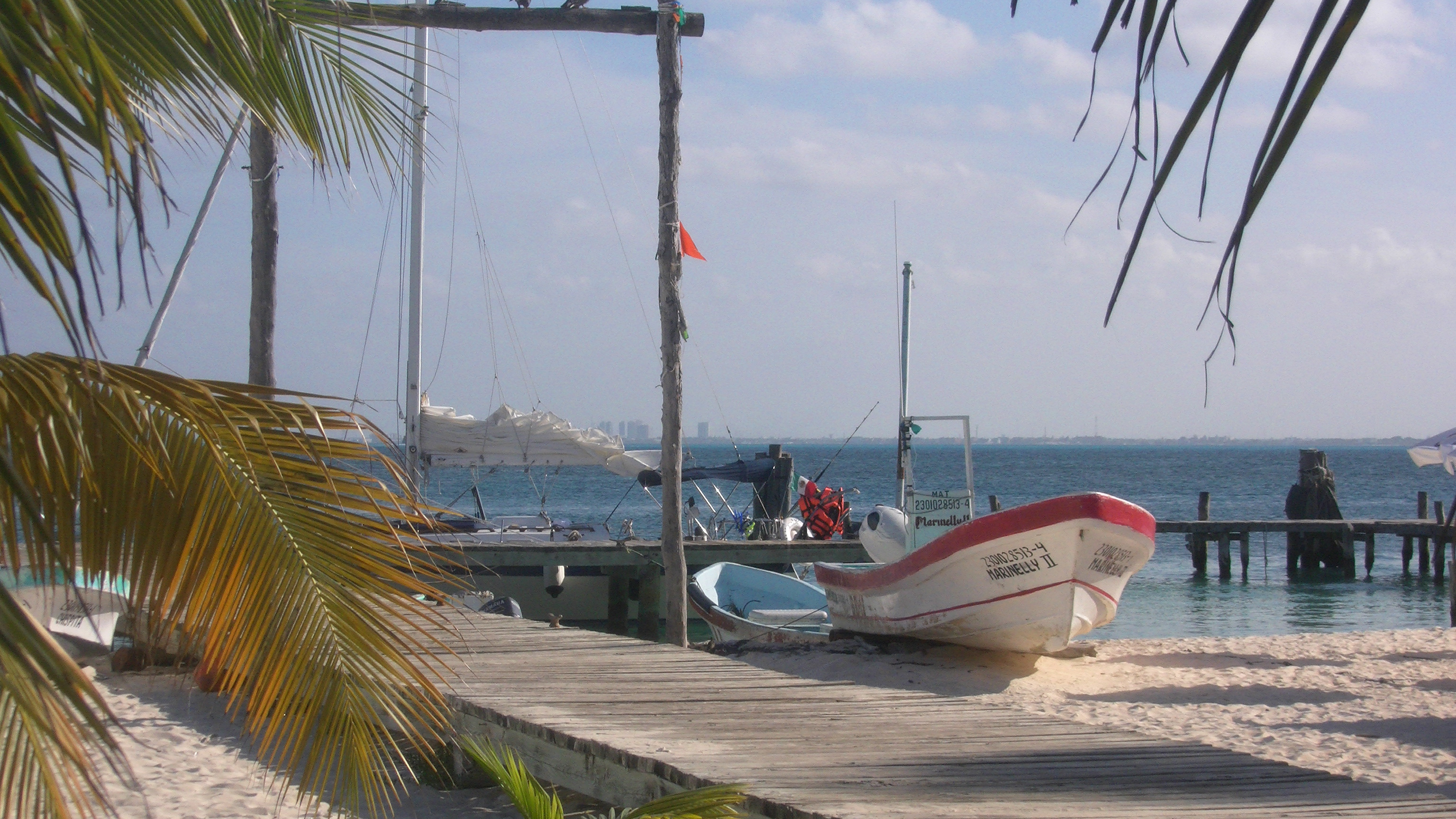 Isla Mujeres (Boats Docked) by swiggz