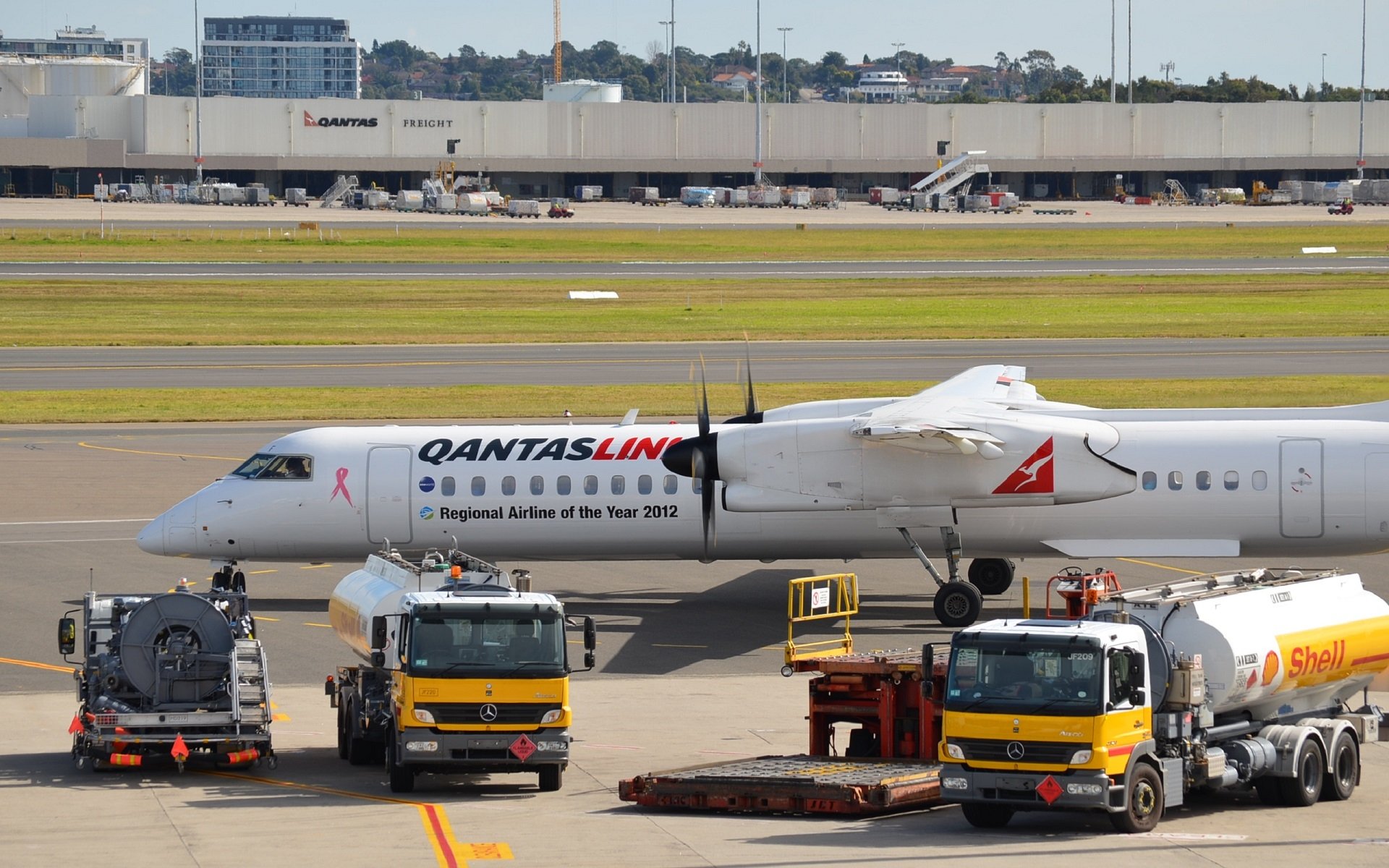  Qantas Bombardier Dash 8 At Sydney Airport