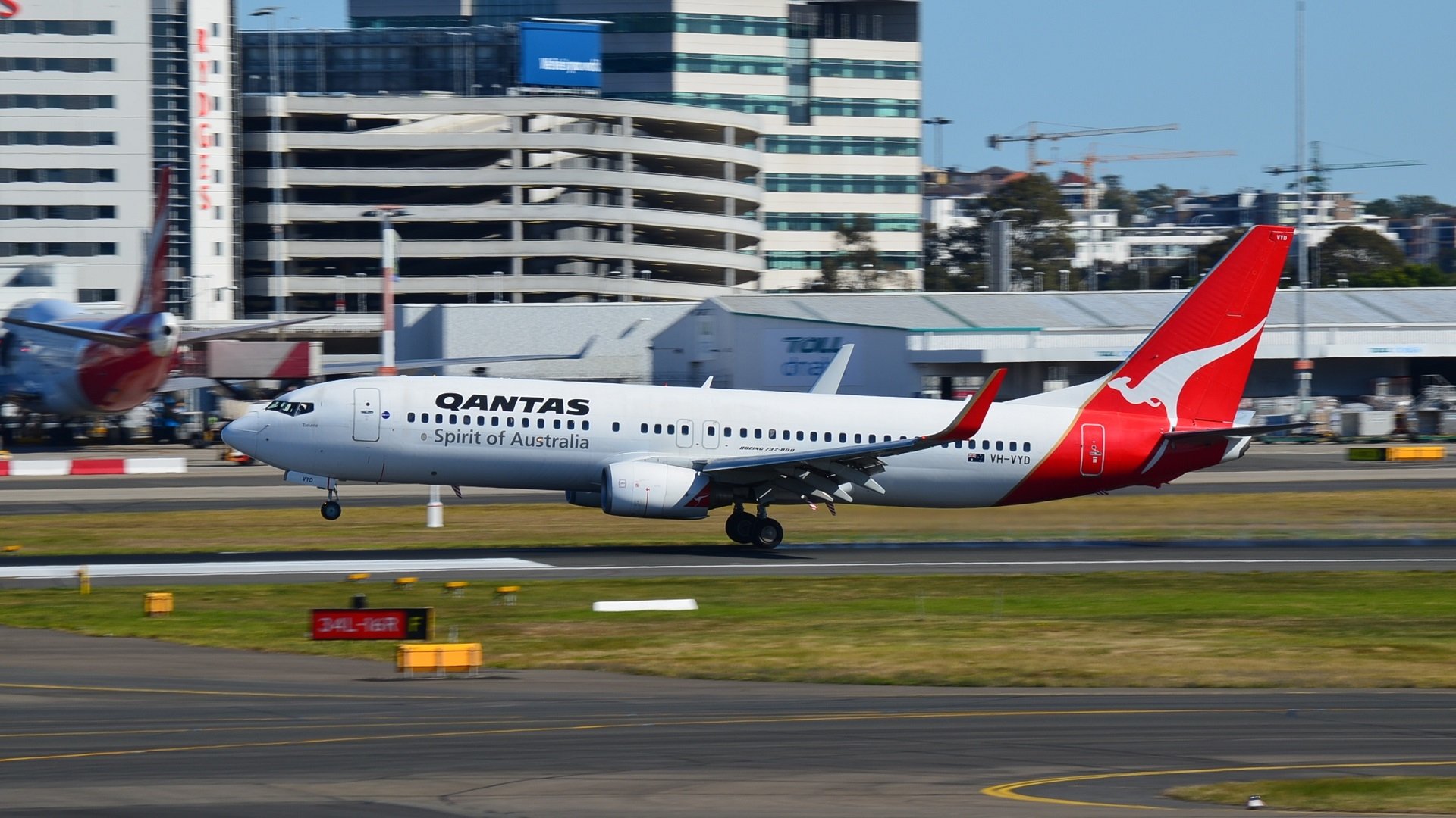  VH-VYD Boeing 737-838 Qantas Airways Sydney Airport