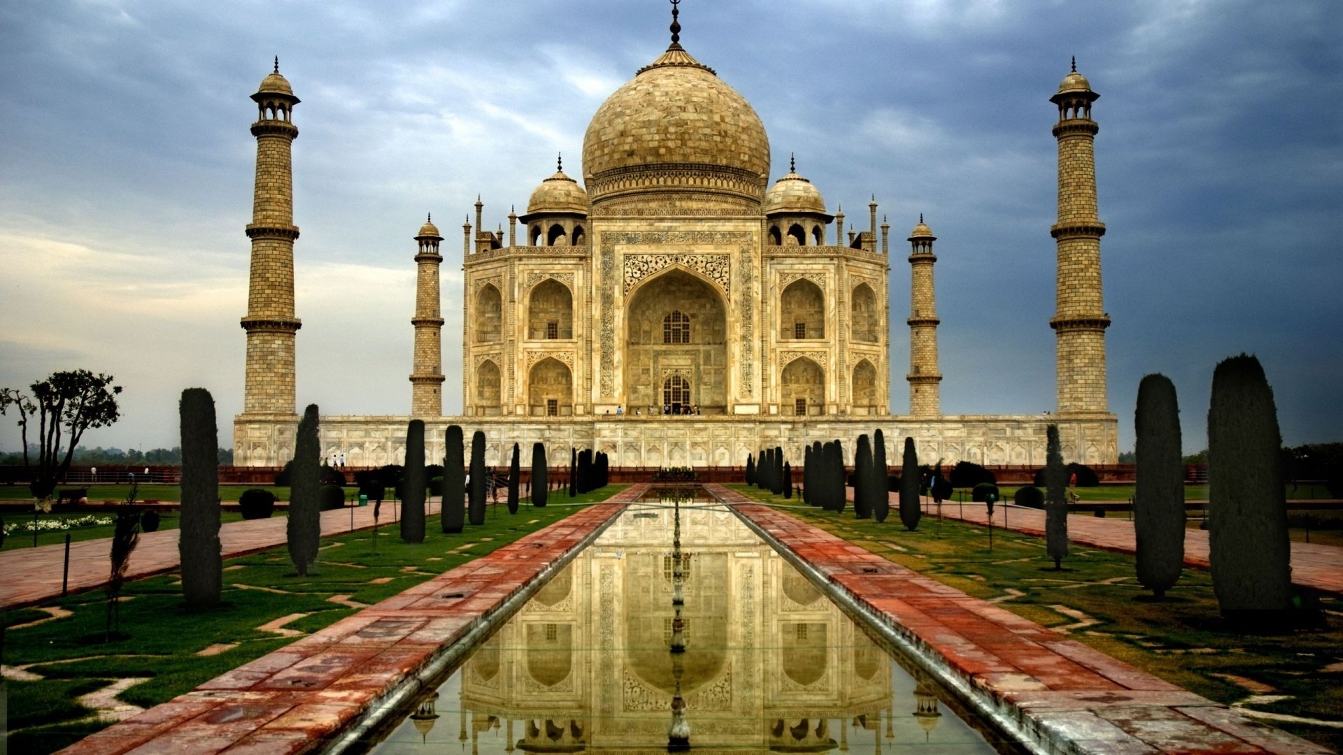man made Taj Mahal Image