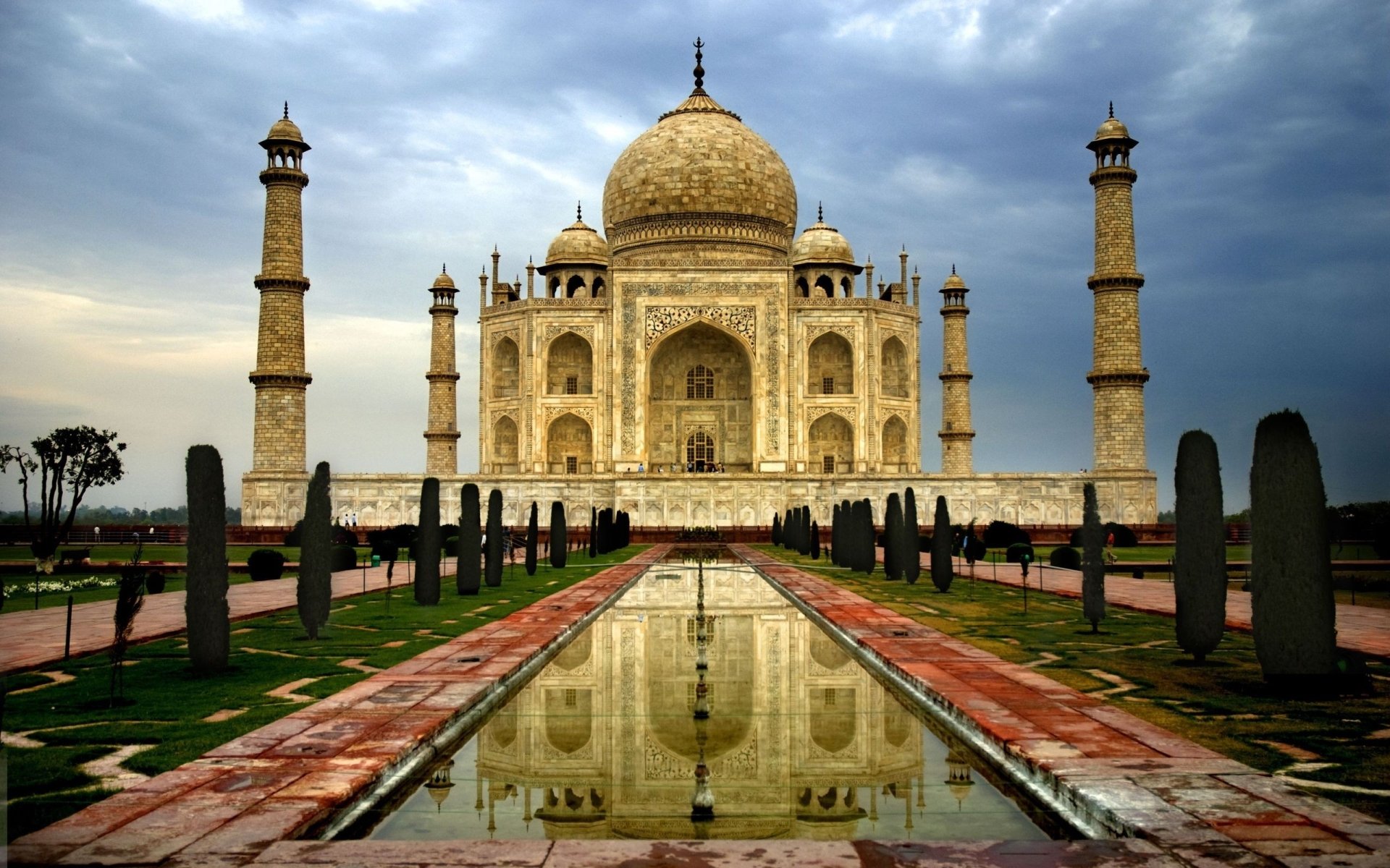 Download Man Made Taj Mahal Image