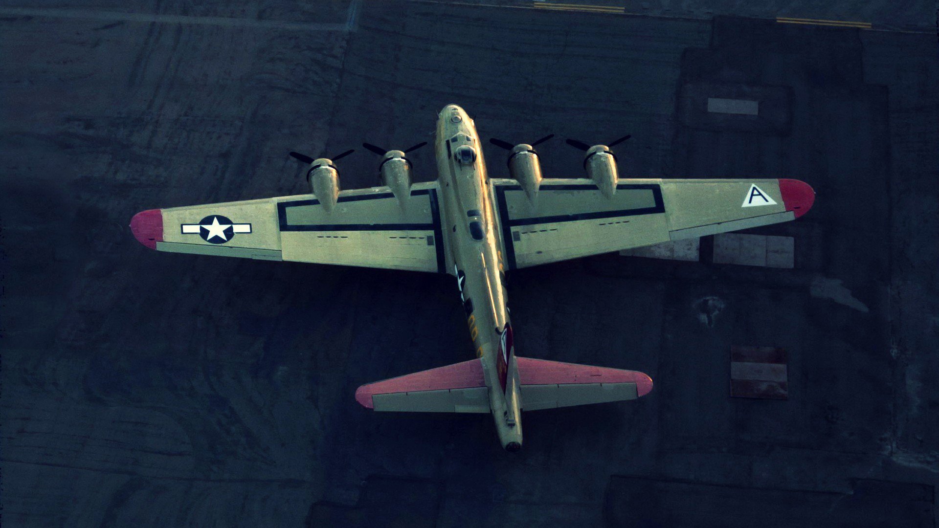 military Boeing B-17 Flying Fortress Image