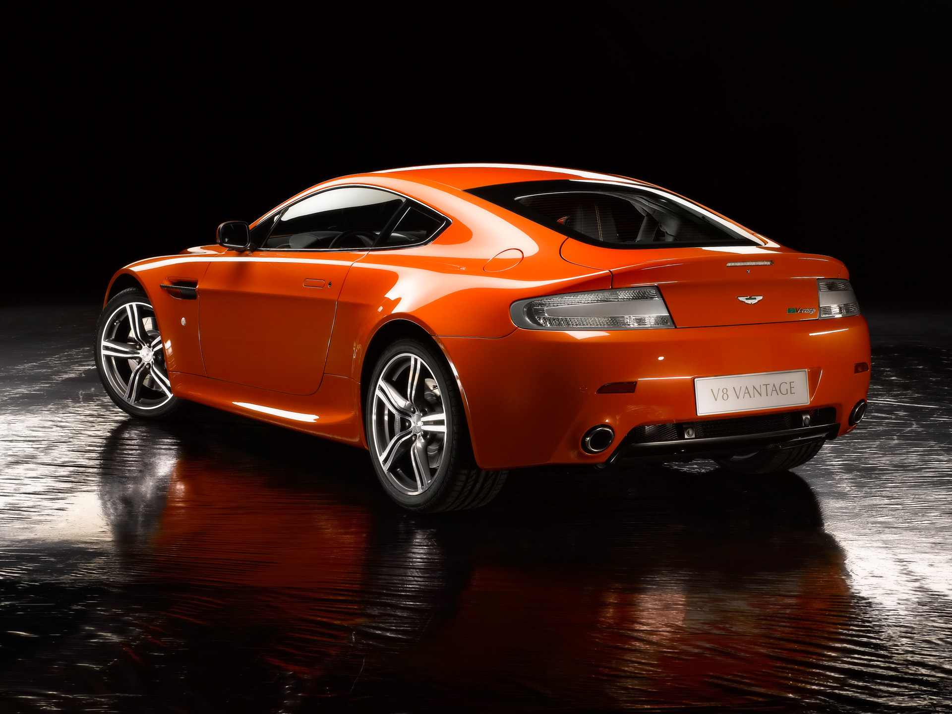 Aston Martin V8 Vantage Picture