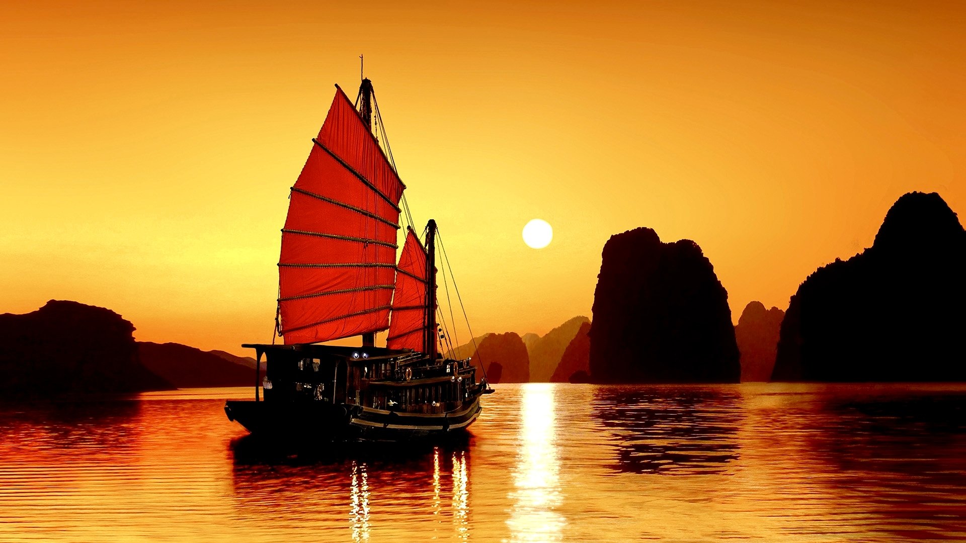  Ha Long Bay