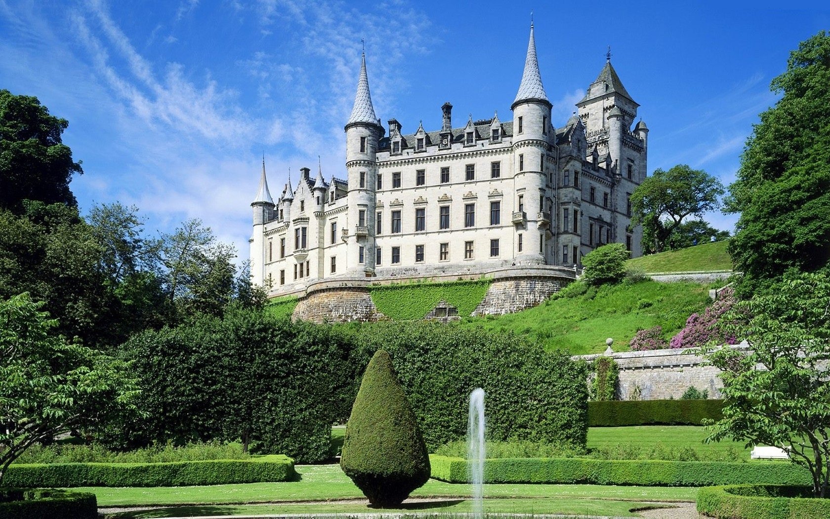  Dunrobin Castle, Highland Scotland