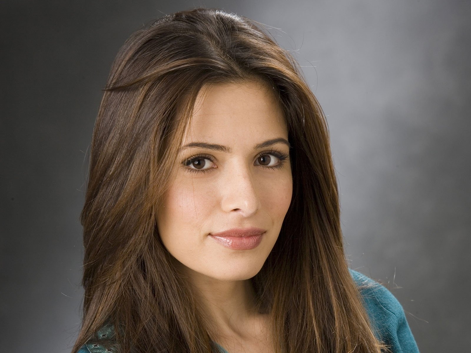 woman Sarah Shahi Image
