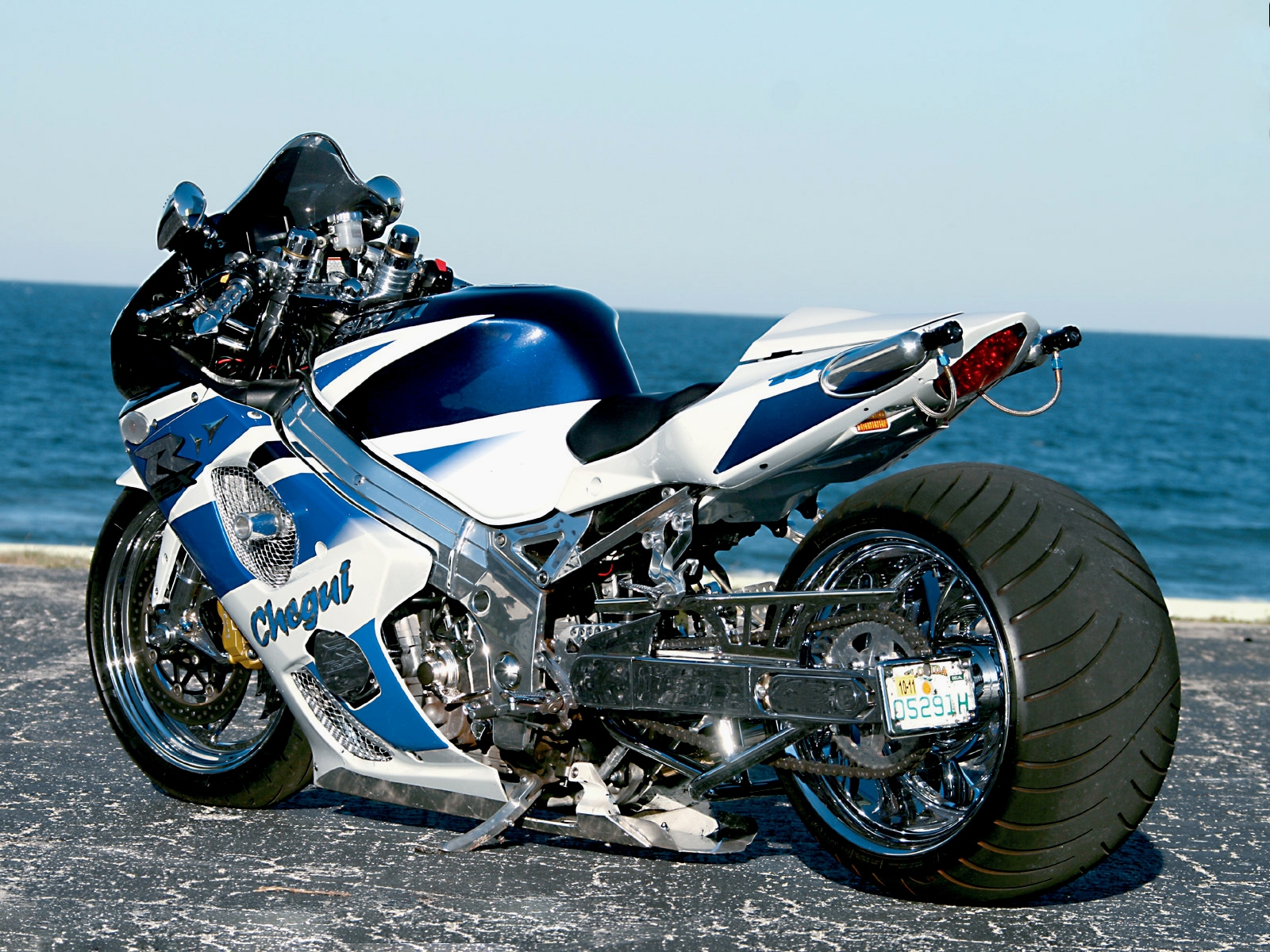 Moto super. Suzuki GSX R 1000 Dirt Bike. Сузуки GSXR 1000 Dirtbike. Крутые байки. Самый красивый мотоцикл в мире.