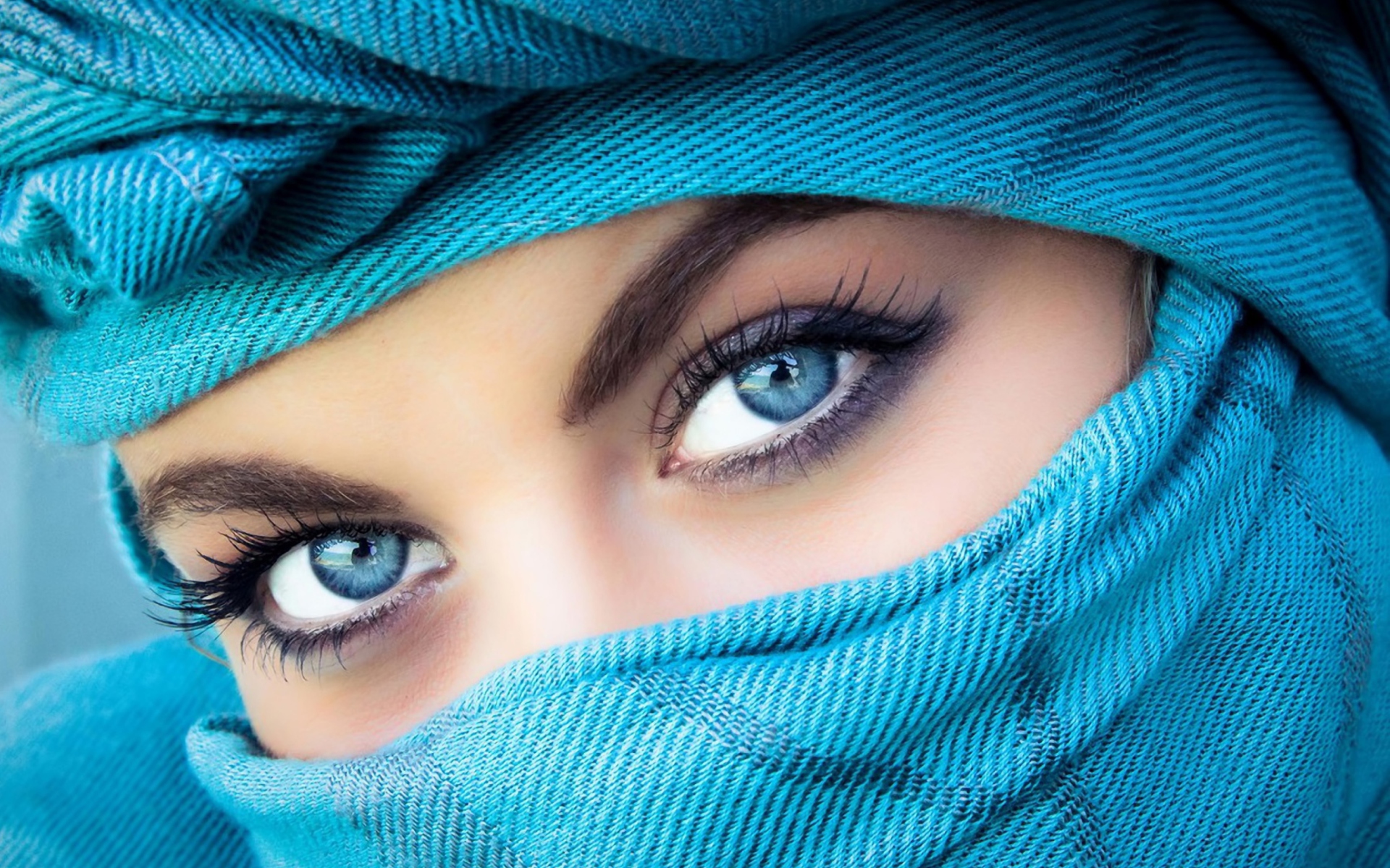 Pretty Blue Eyes - Image Abyss.