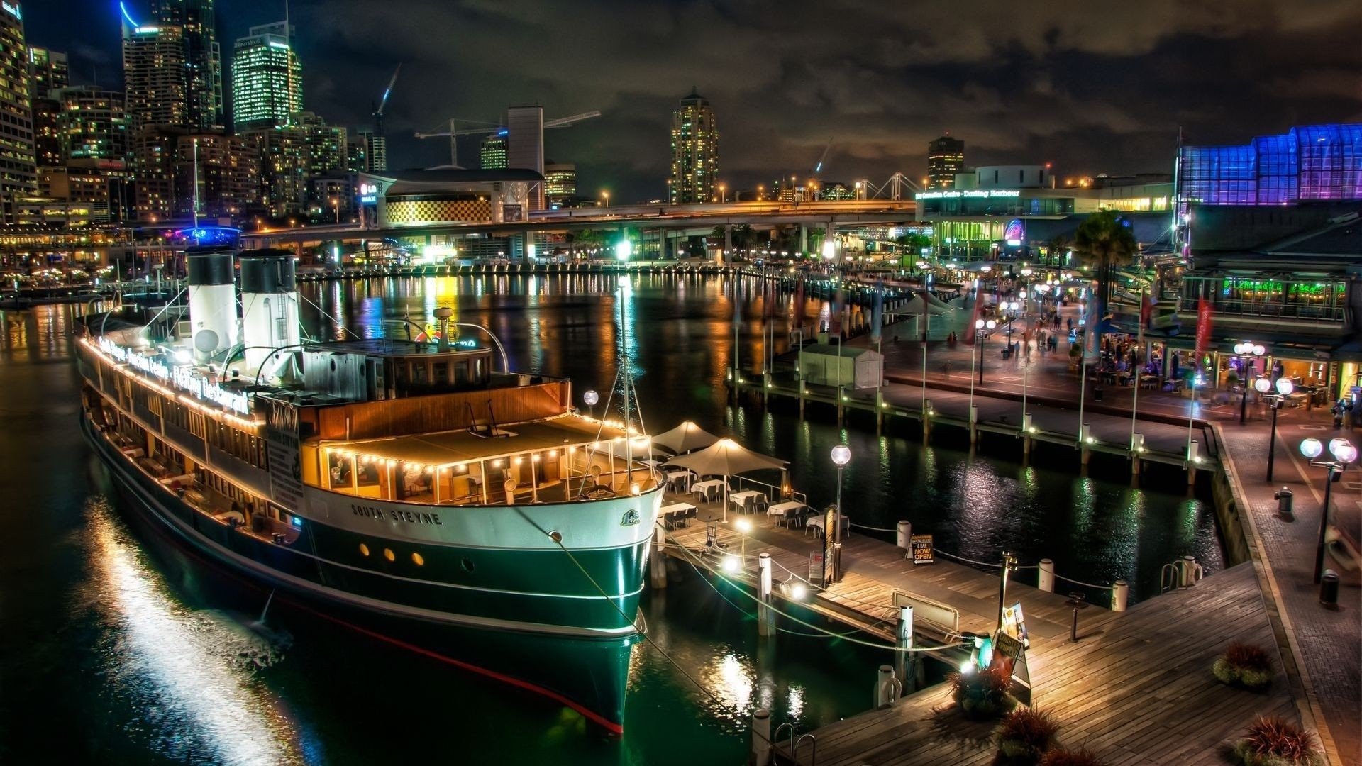 darling harbour vehicle South Steyne Floating Restaurant Image