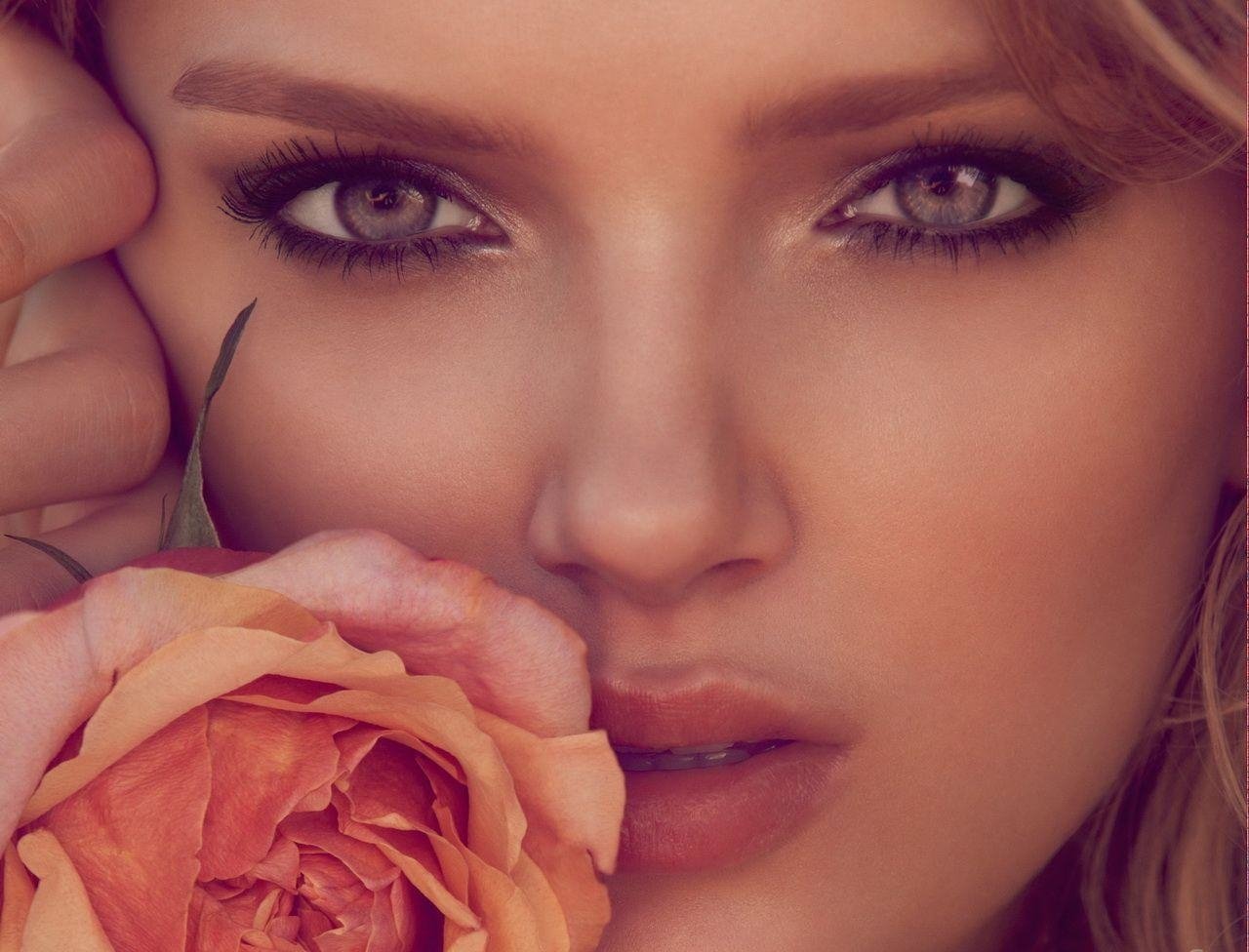 woman Lily Donaldson Image