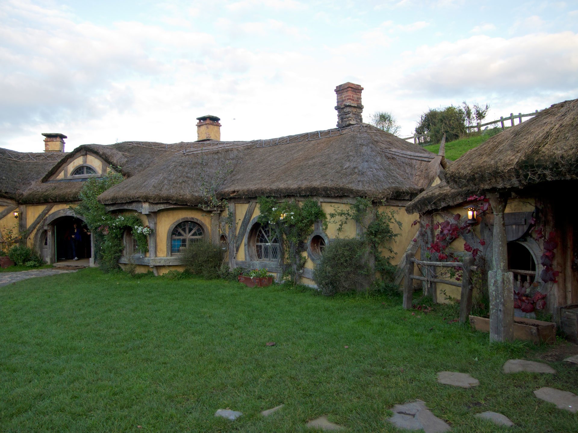  HOBBIT PUB and village