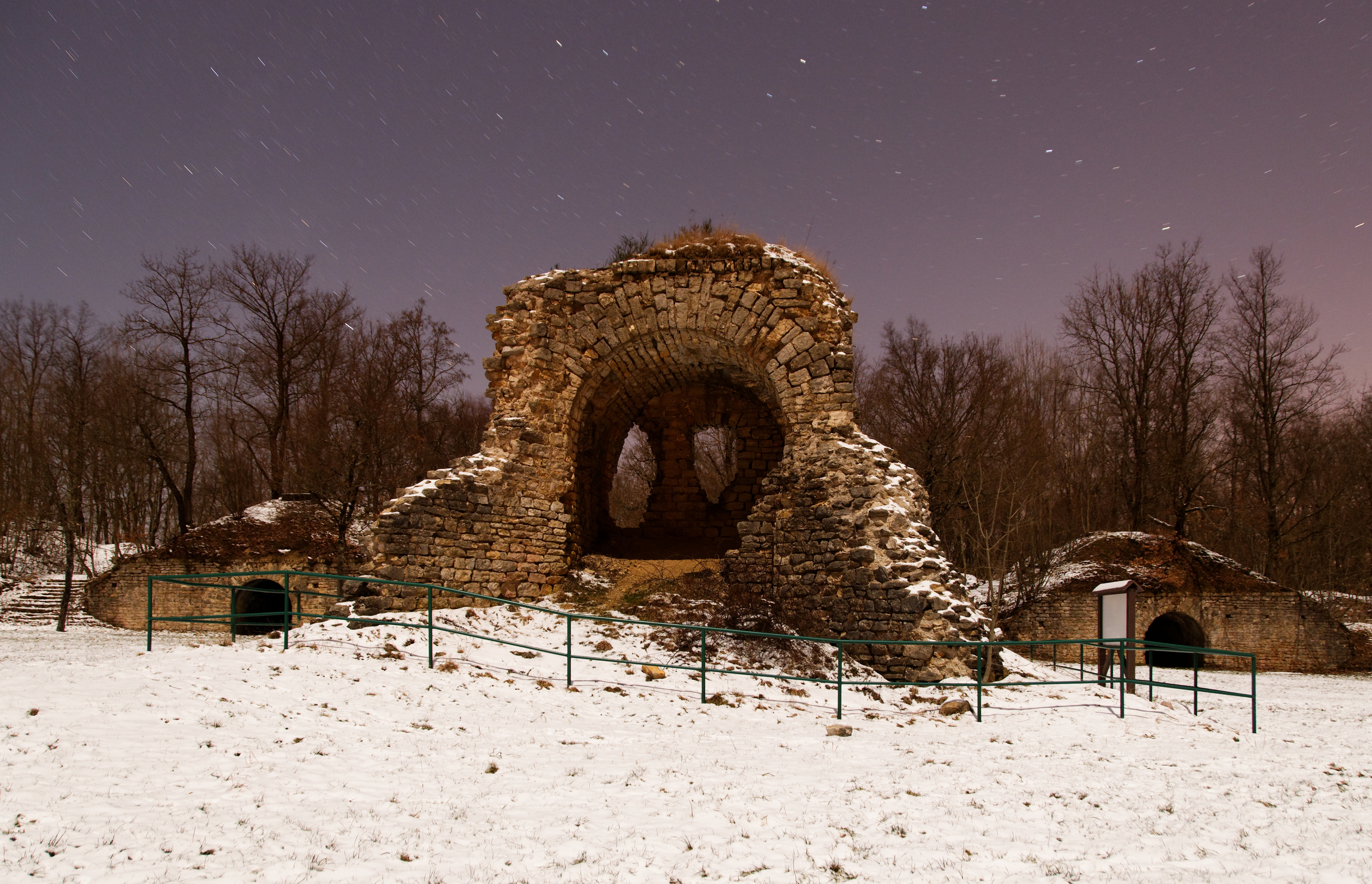 Ruin Picture by Thomas Bresson