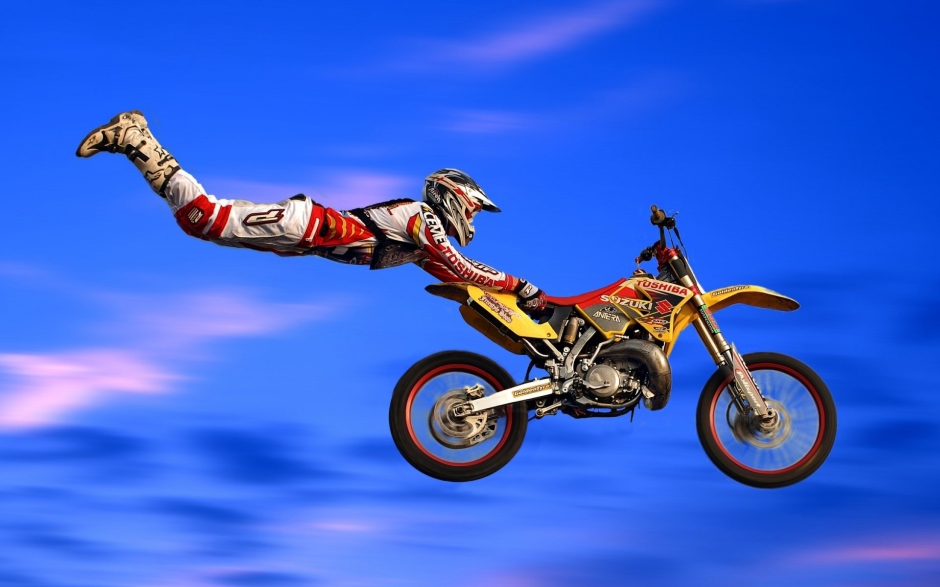  extreme-sports-motorcycle-jumps