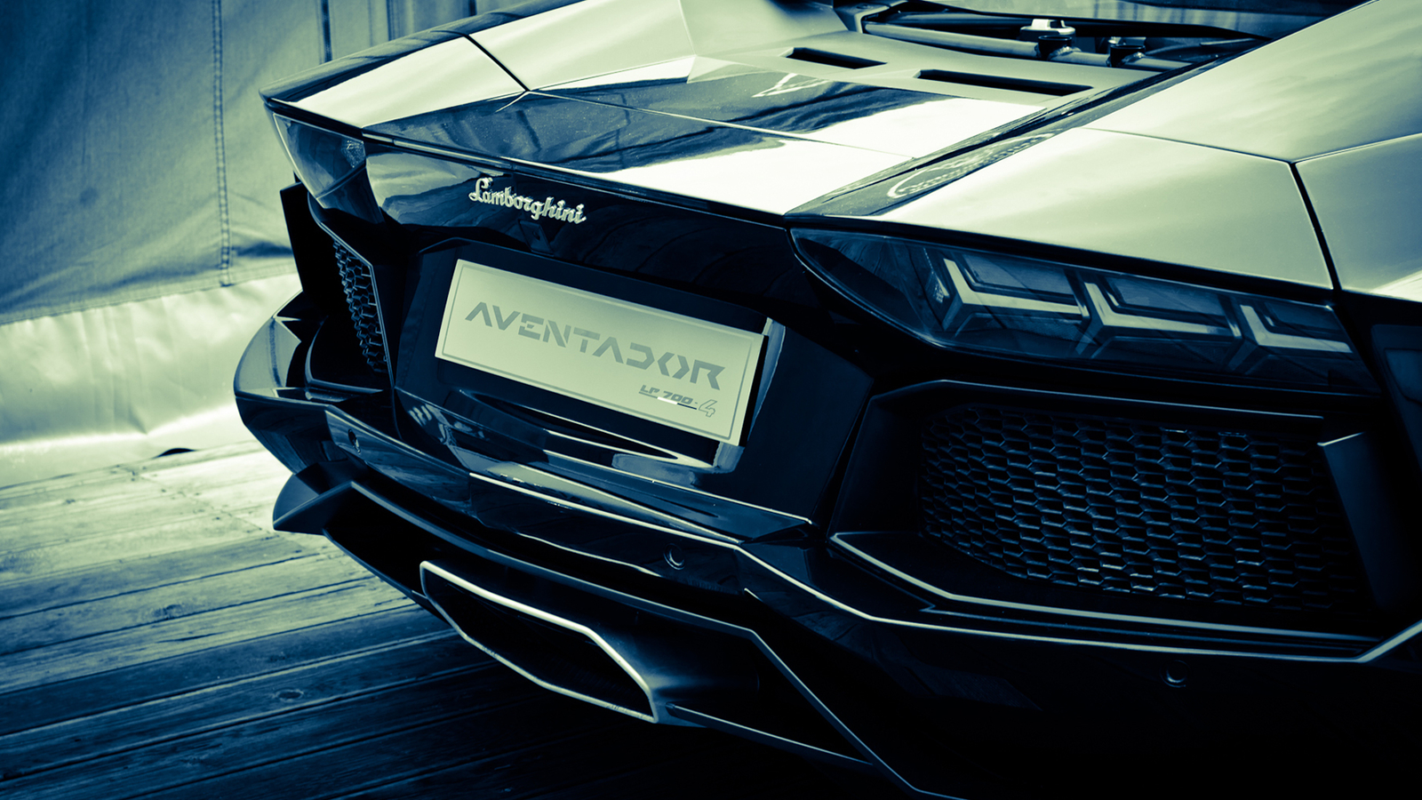 Lamborghini Aventador LP 700-4 Picture