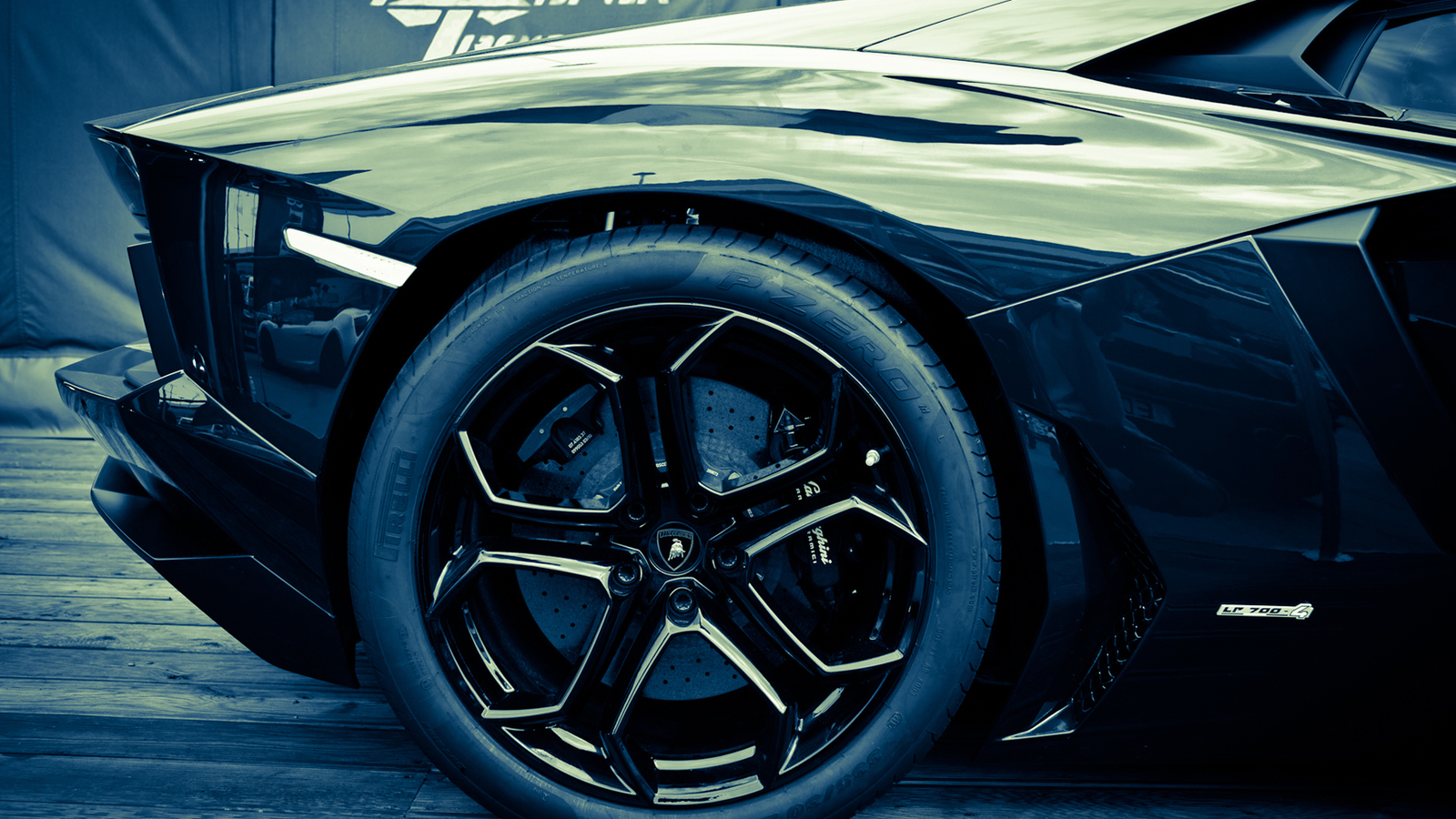 Lamborghini Aventador LP 700-4 Picture