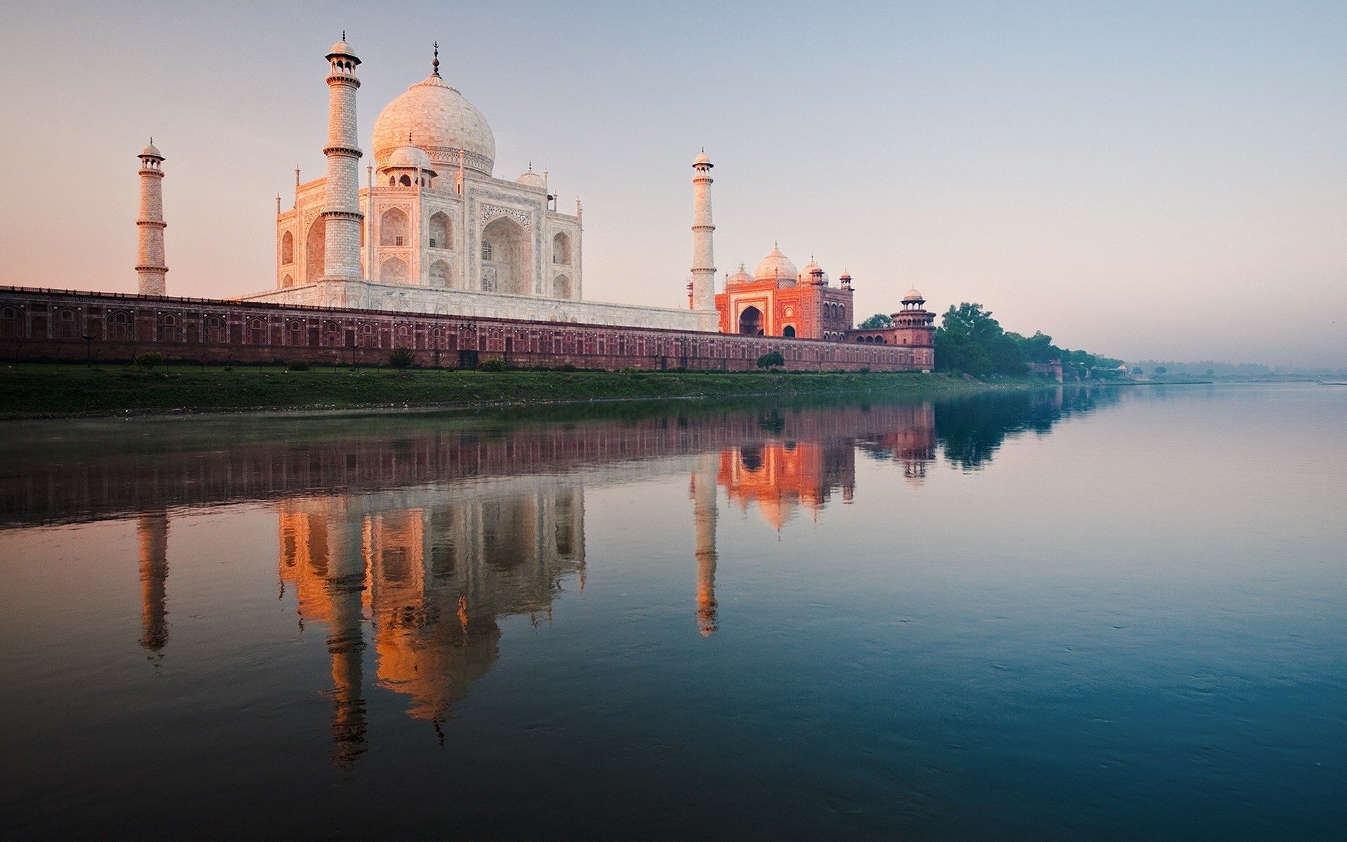 man made Taj Mahal Image