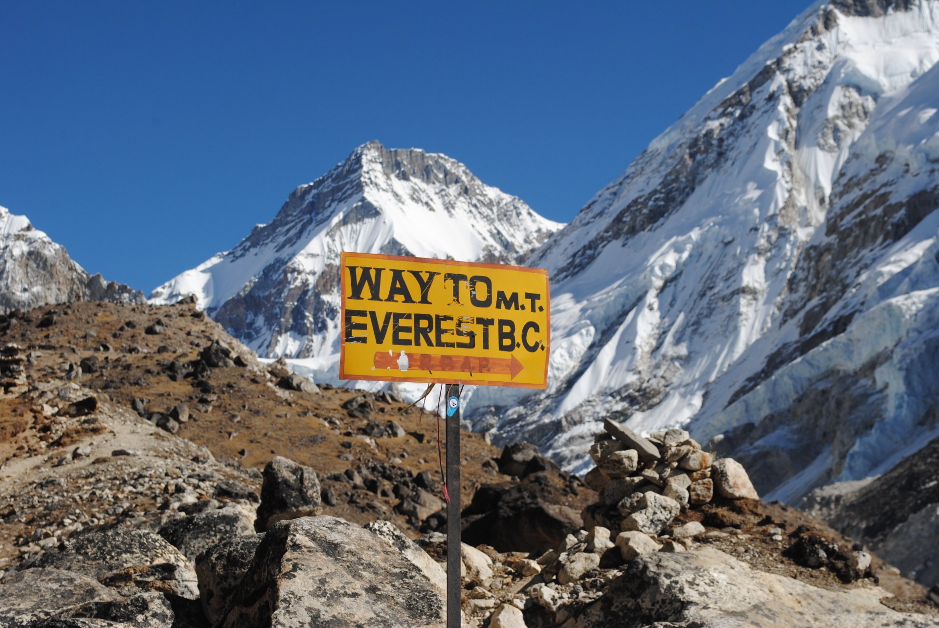 highest-point-in-the-world-mount-everest-image-id-293113-image-abyss