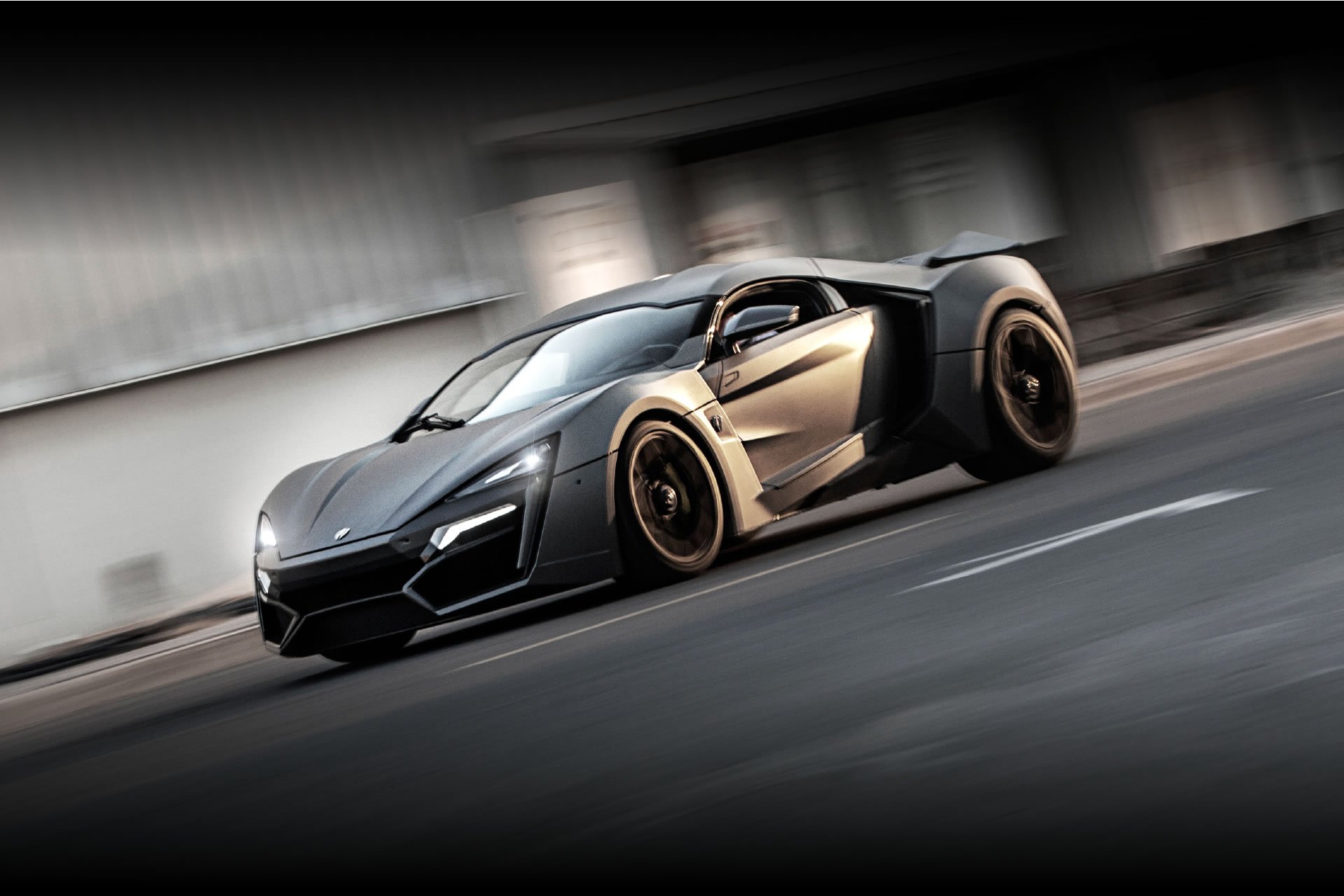 Lykan Hypersport в автосалоне