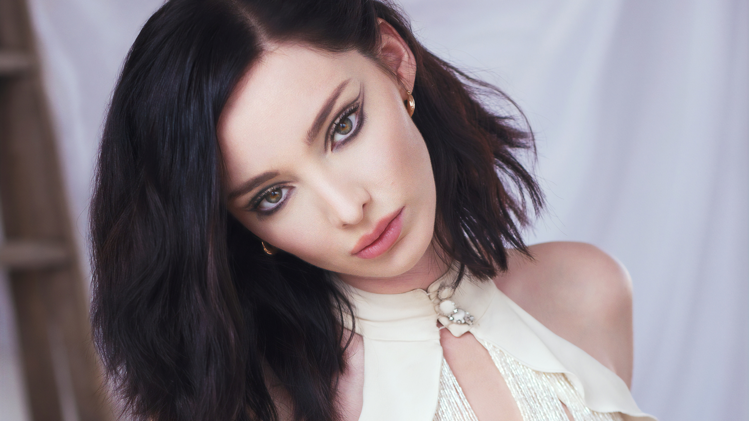 Emma Dumont For Grumpy Magazine By Emily Sandifer Image Abyss