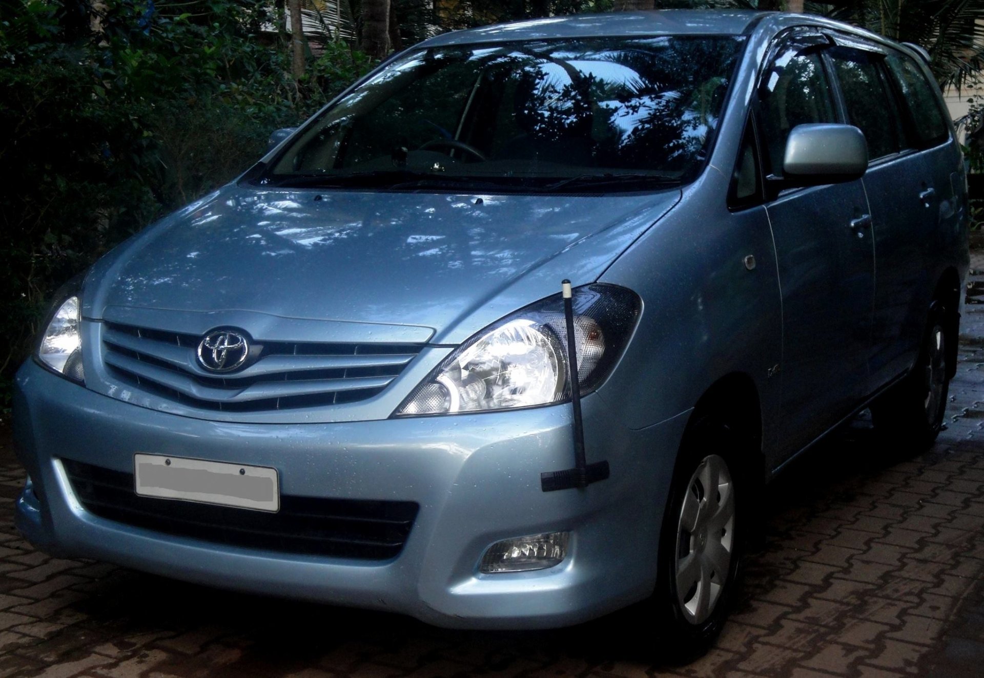 Toyota Innova 2011 Model Image ID 298200 Image Abyss