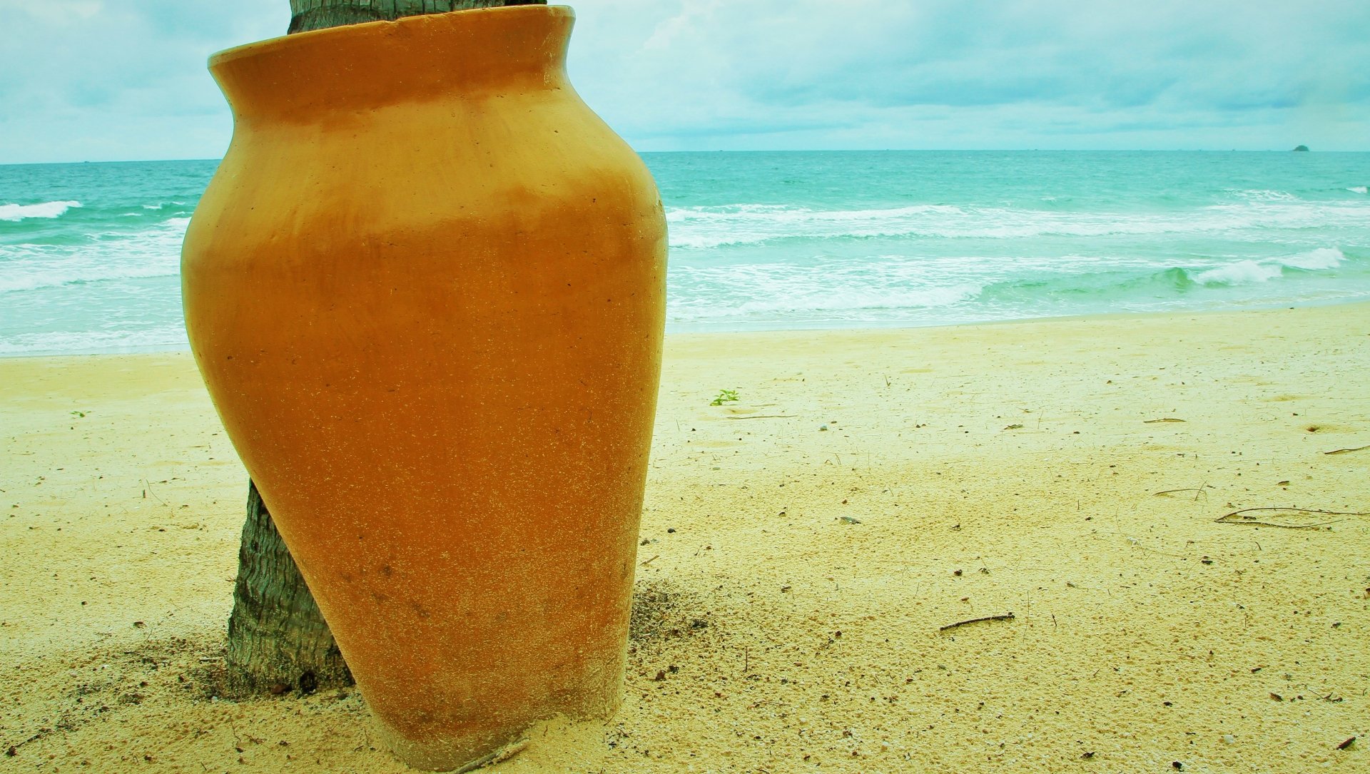  Jar on the Beach