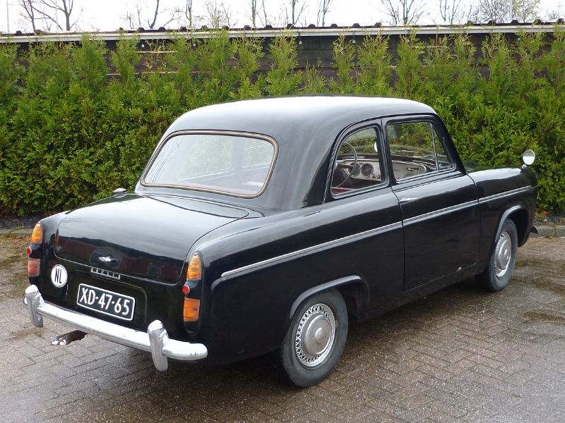 1957 Ford Anglia 100E - Image Abyss